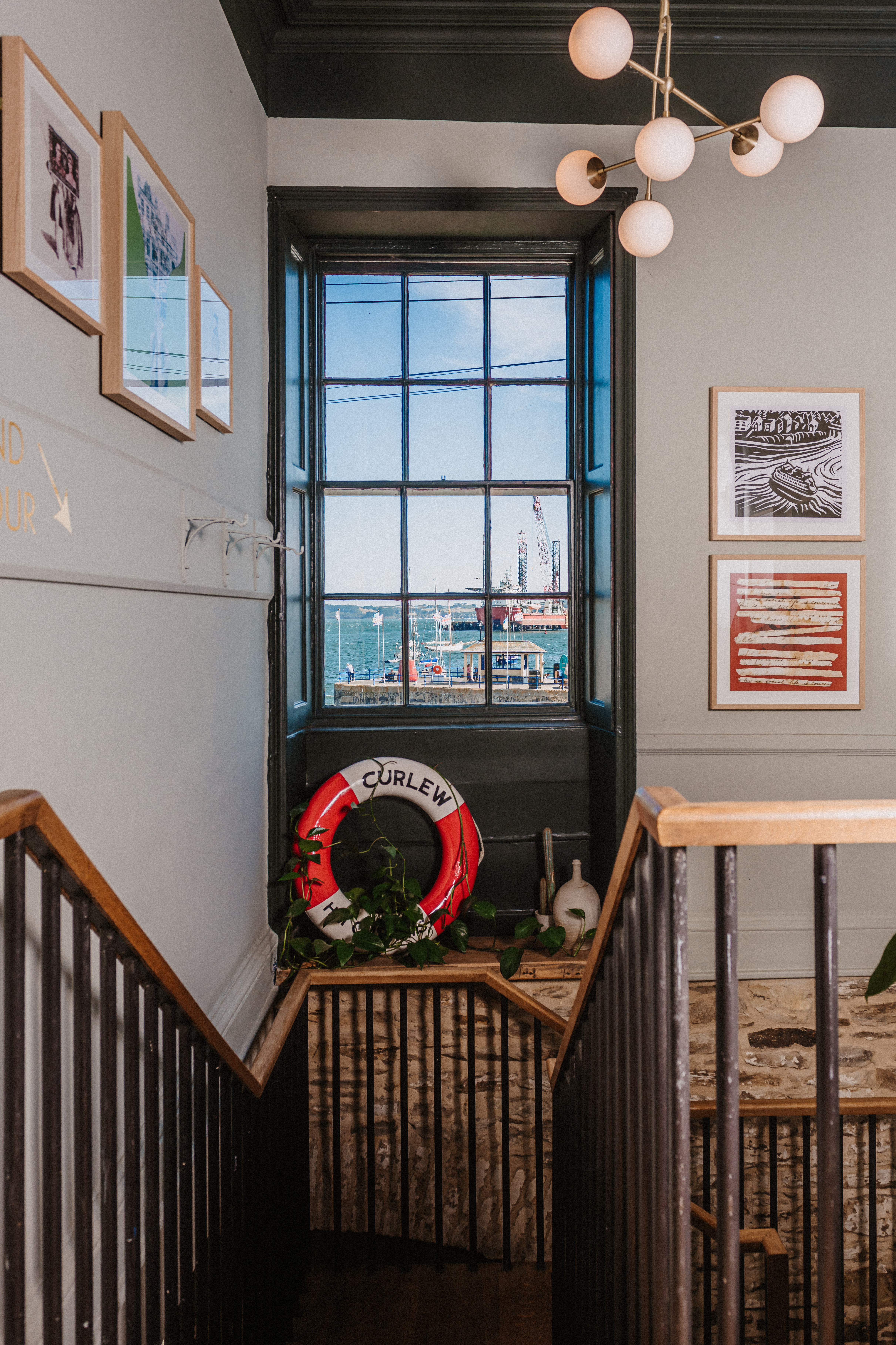 The Customs Floor - cy0si1nvmkr.jpg