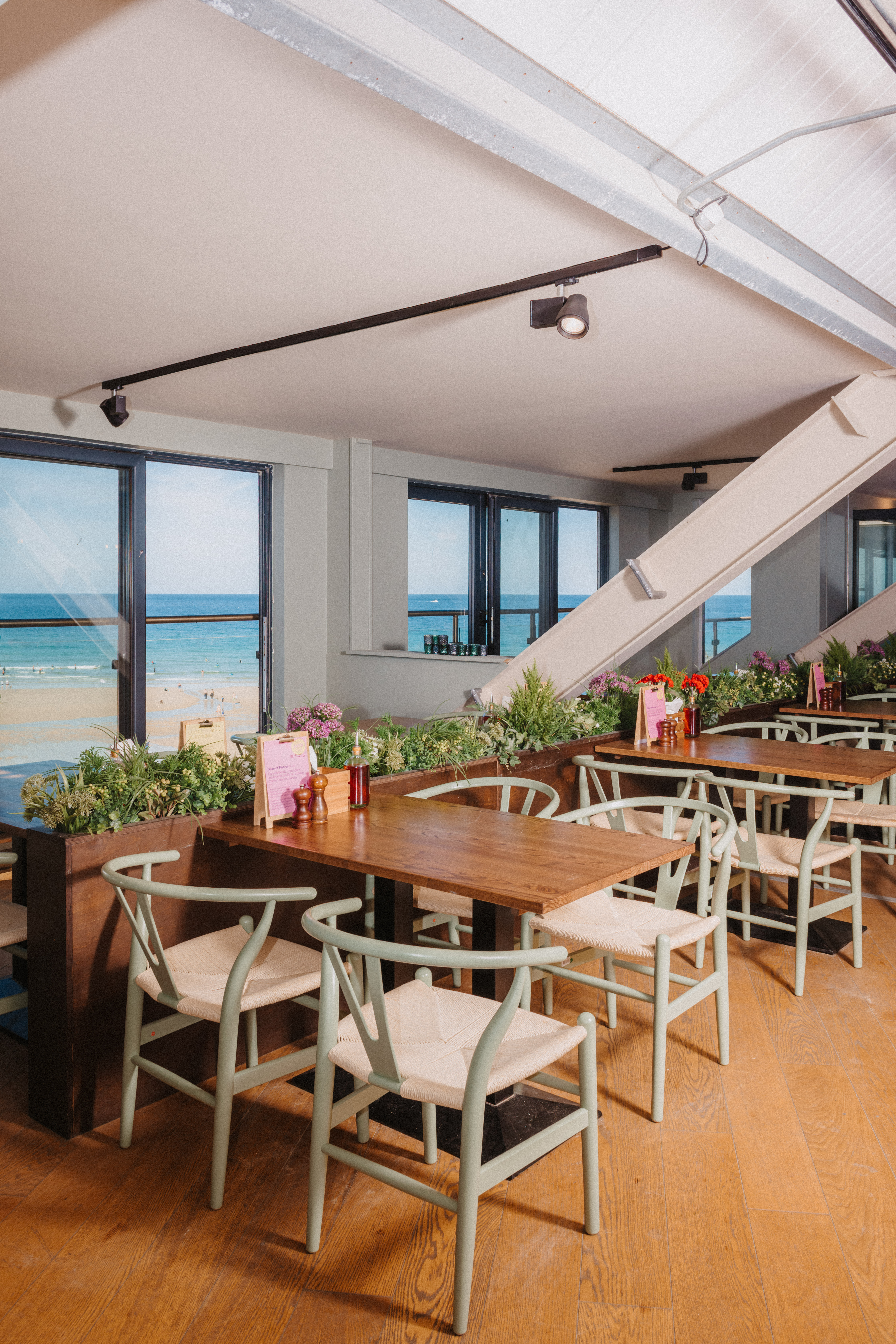Longboard Bar event space with ocean views, ideal for meetings and social gatherings.