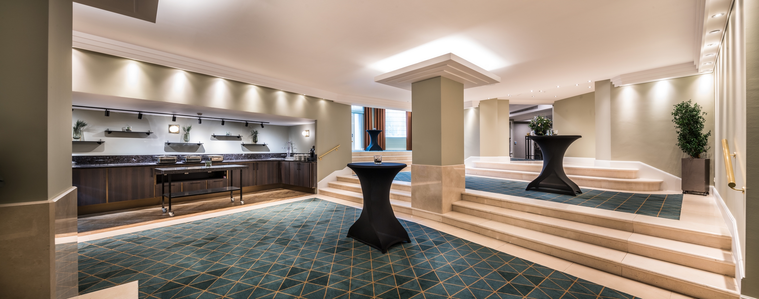 Elegant Ballroom Elisabeth at Hilton Brussels for sophisticated events and networking.