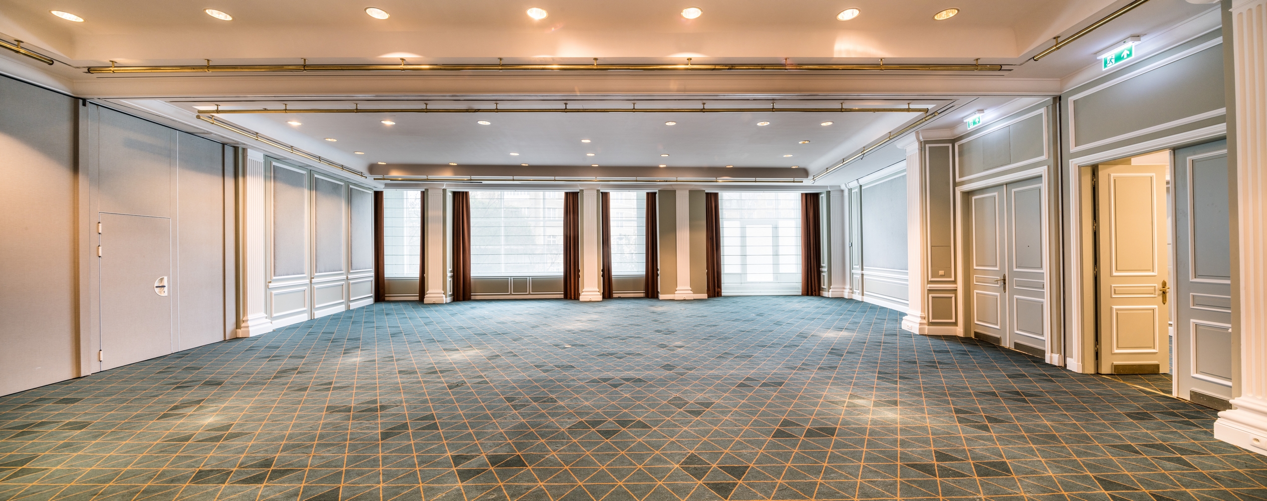 Ballroom Elisabeth at Hilton Brussels: spacious meeting room for conferences and events.