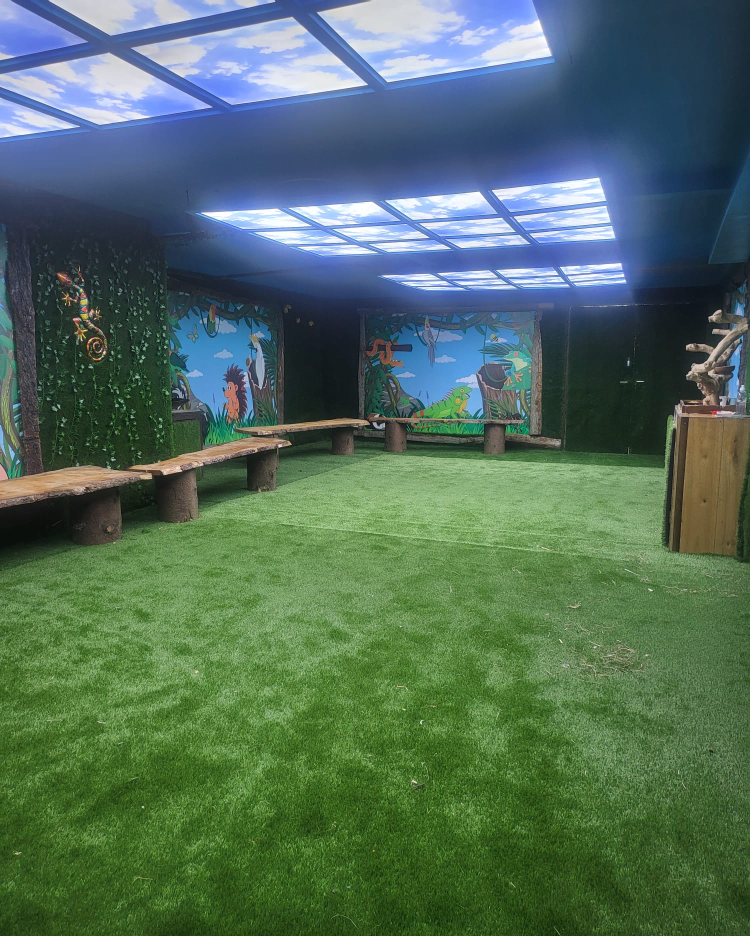 Vibrant nature-themed meeting space with lush carpet for creative workshops and retreats.
