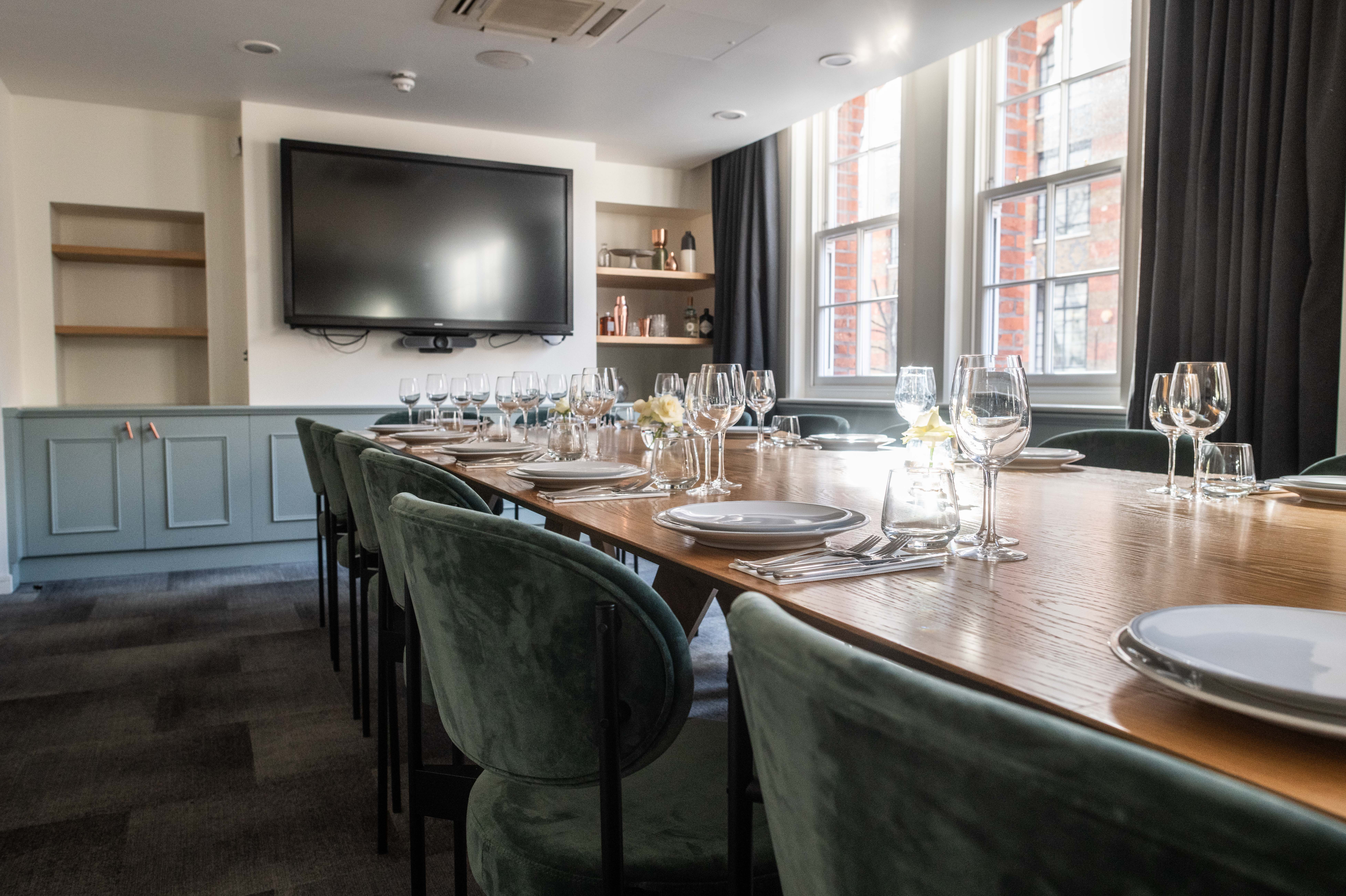 Elegant meeting room with wooden table, ideal for corporate retreats and private dinners.