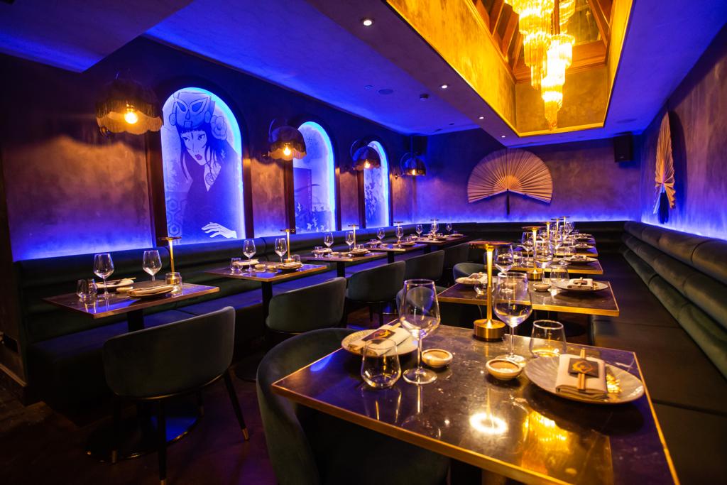 Stylish restaurant in Sican with blue lighting, ideal for upscale events and gatherings.