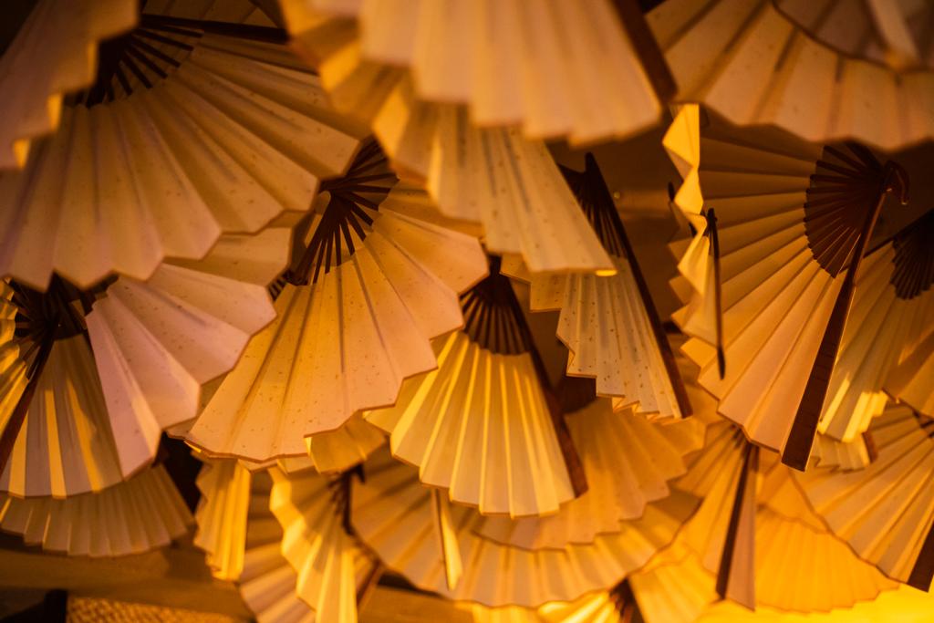 Artistic hanging fans installation in Sican, ideal for events and celebrations.