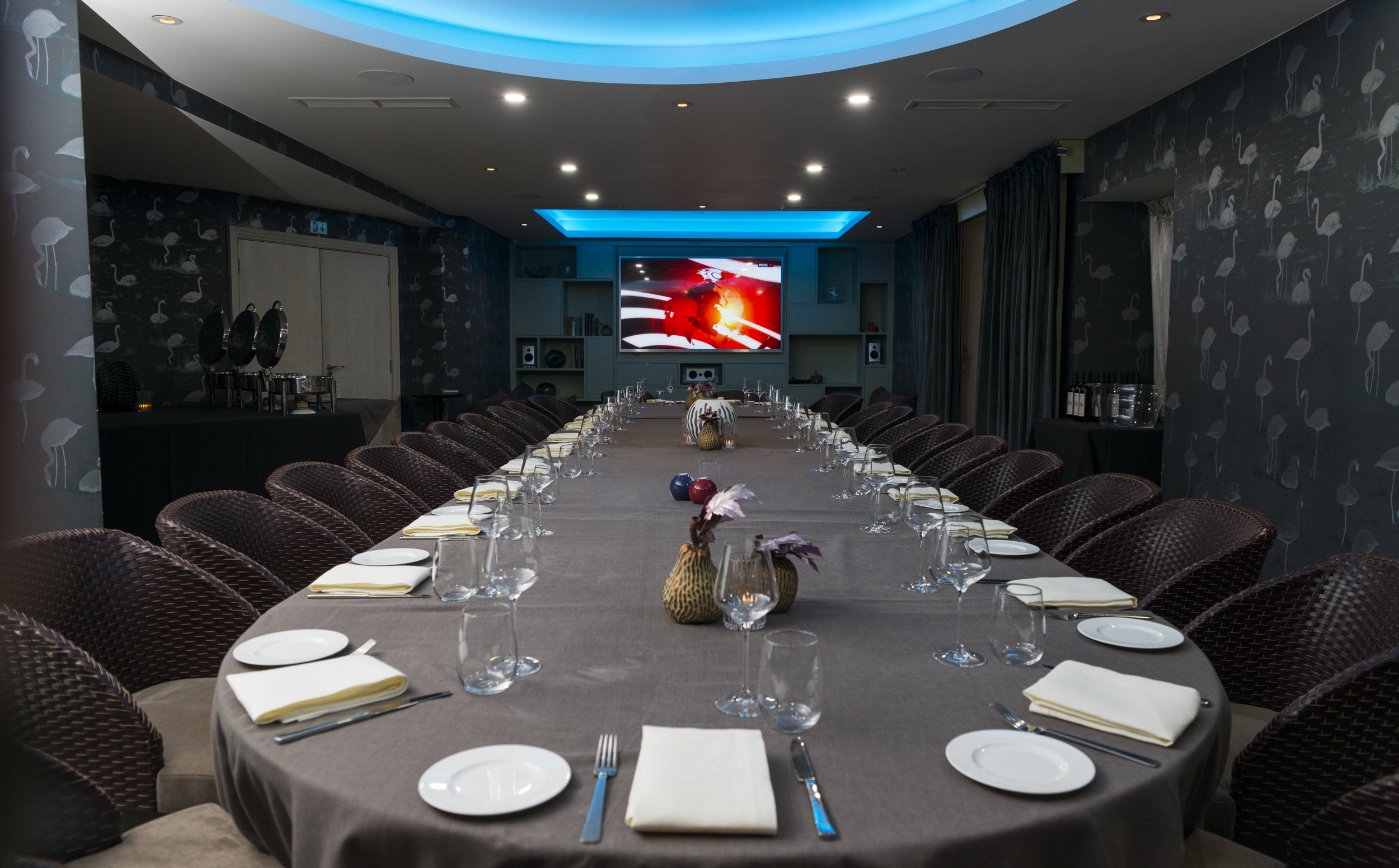 La Cantina meeting room with oval table, ideal for corporate events and gatherings.