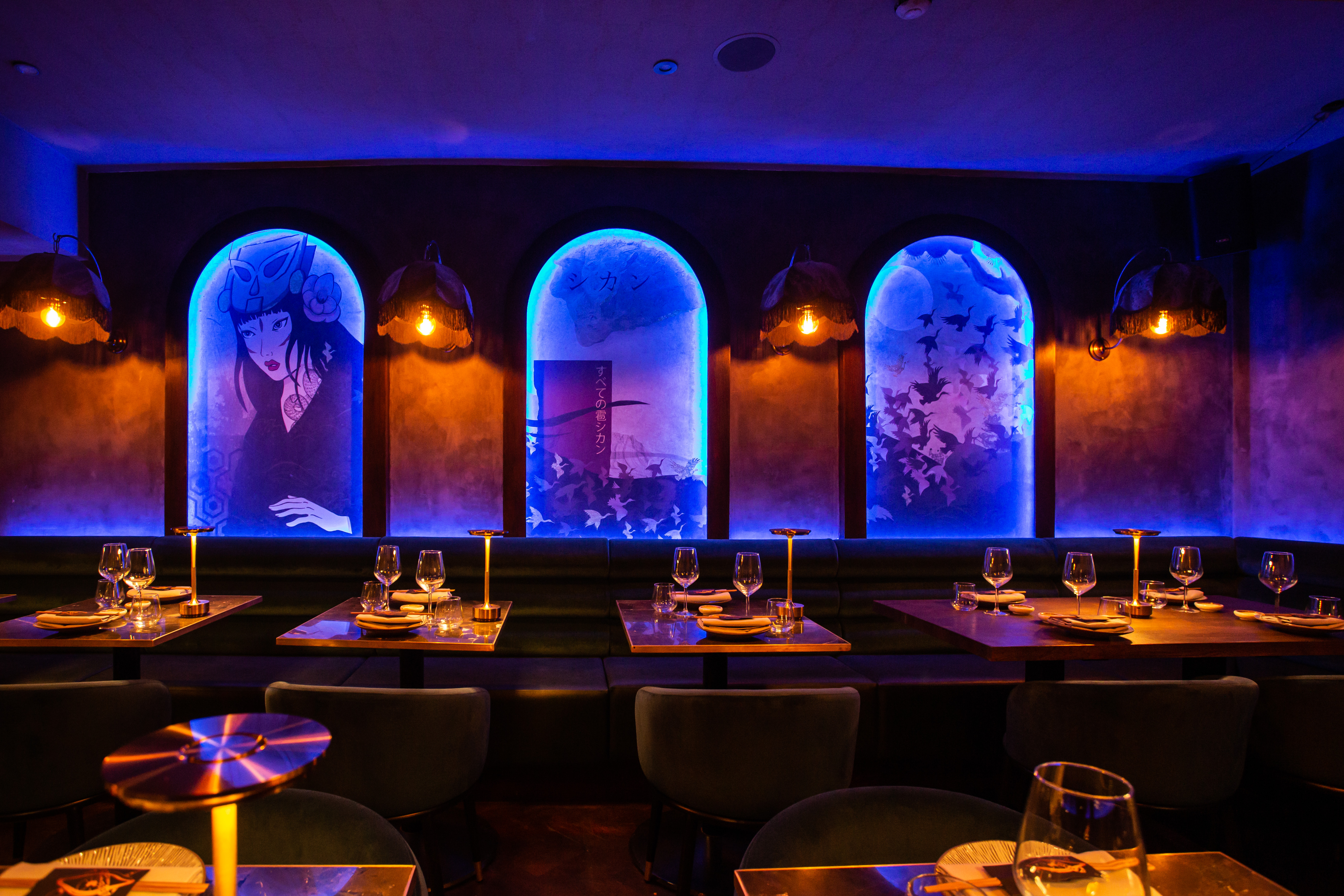 Stylish Amaru Lounge & Bar in Sican with blue lighting, ideal for upscale events.