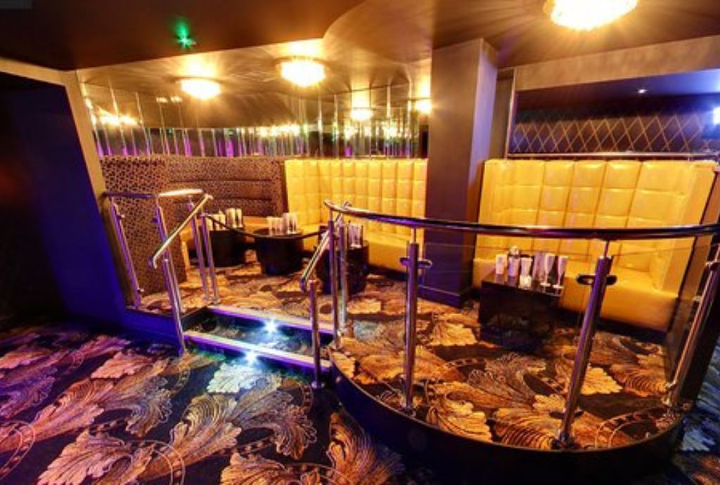 Curve - 04ewbjj3lw0.jpg