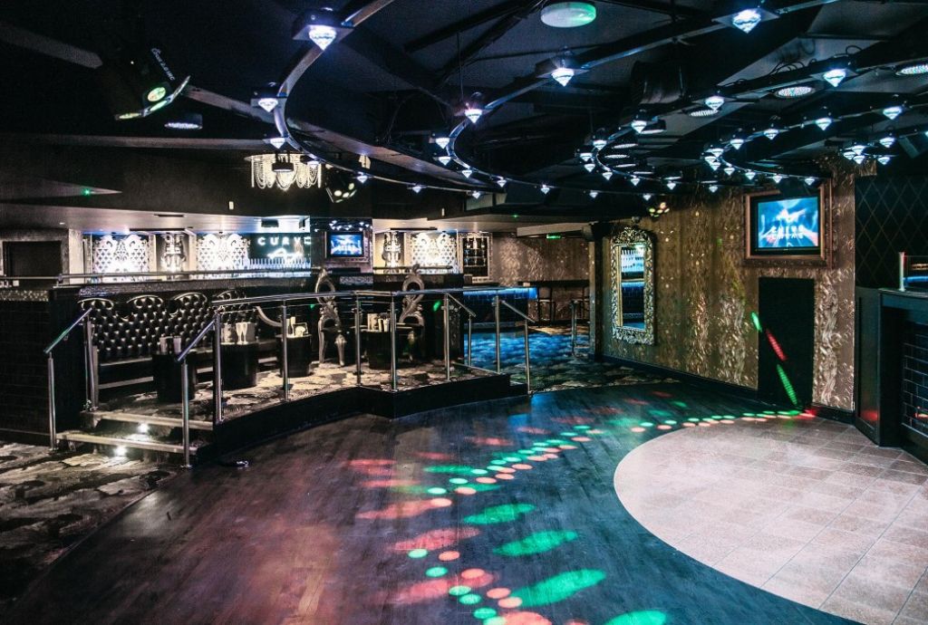 Curve - l5tkwwz5qdf.jpg