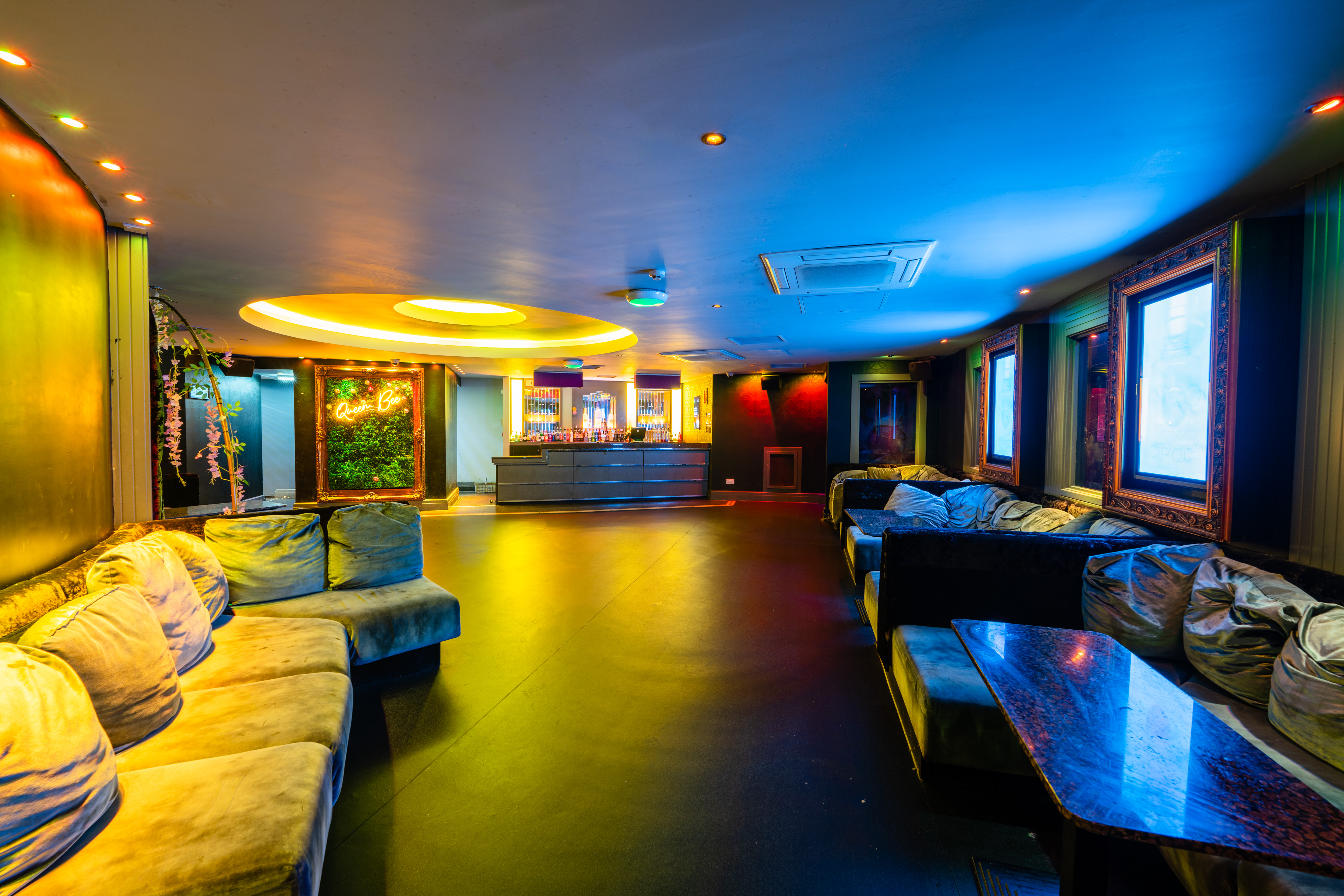 Lounge Bar - ki4md2q3gn2.jpg