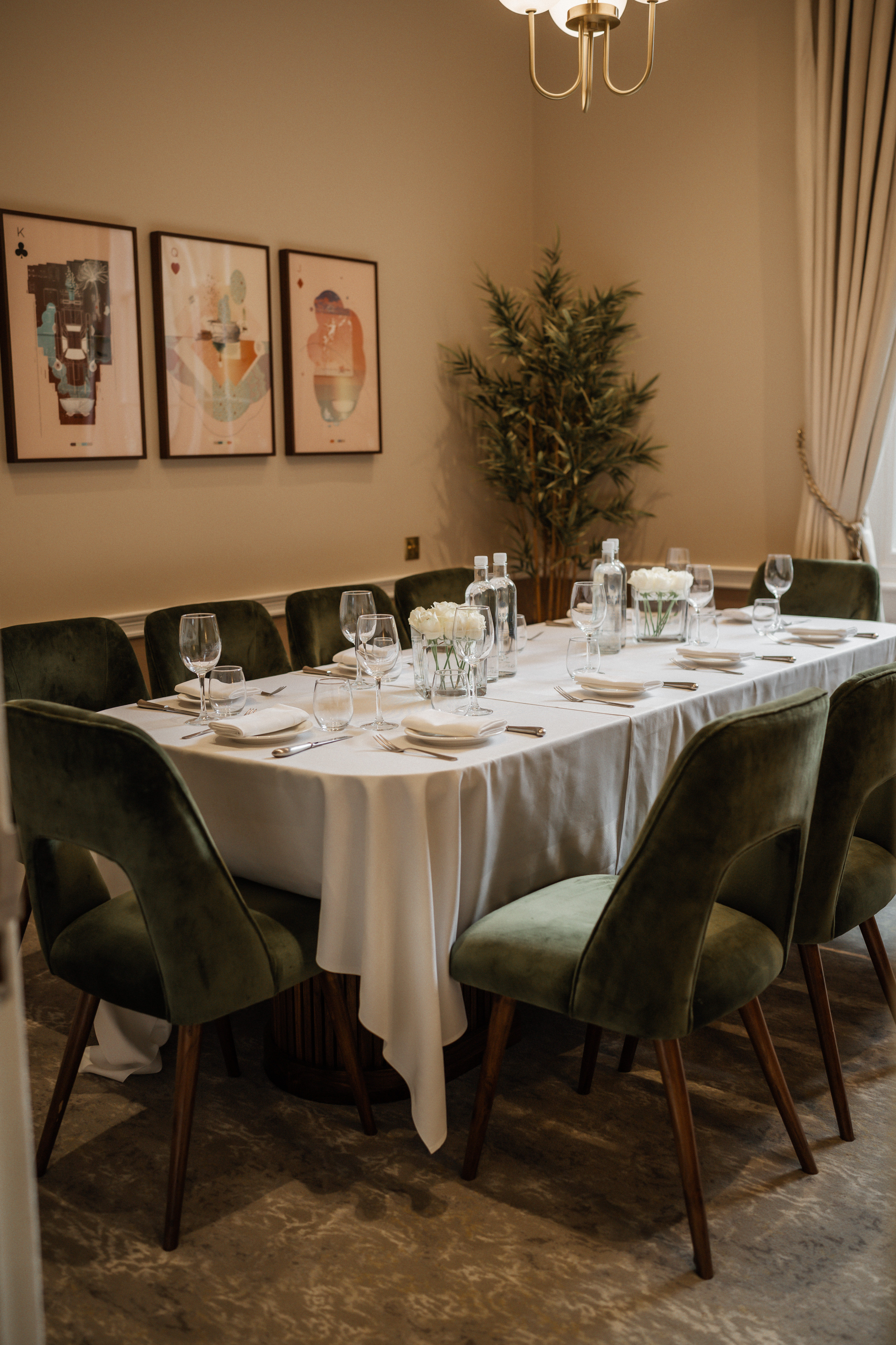 Elegant meeting space with floral centerpiece for professional gatherings at Club Priv'e.