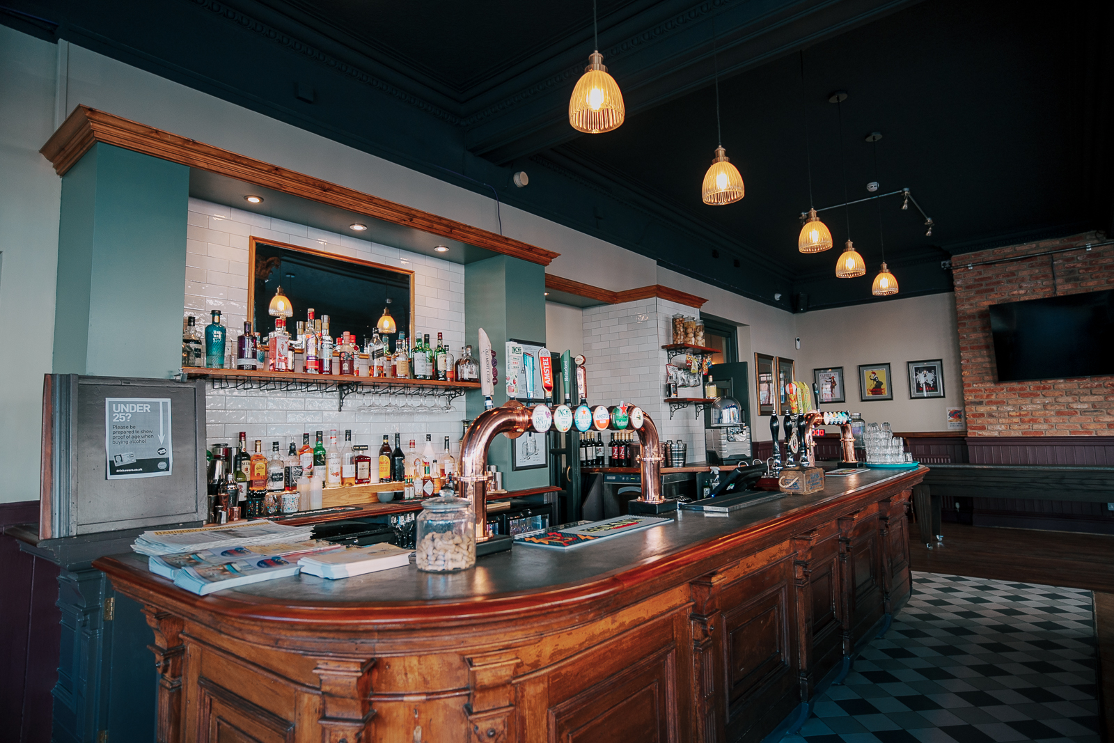 Stylish bar at Three Compasses Pub, ideal for networking events and cocktail receptions.