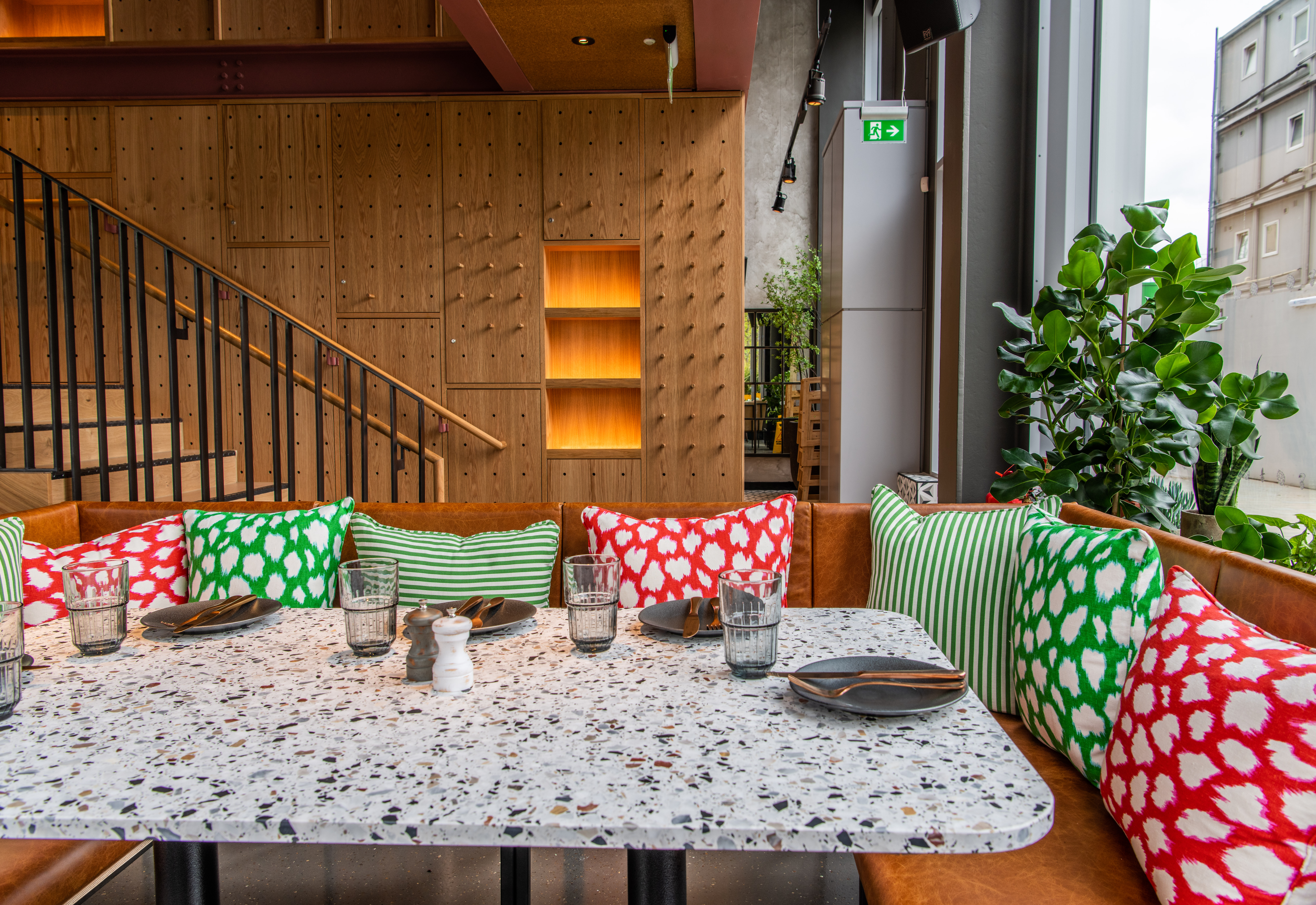 Under Mez - 0plgrcgbxqx.jpg