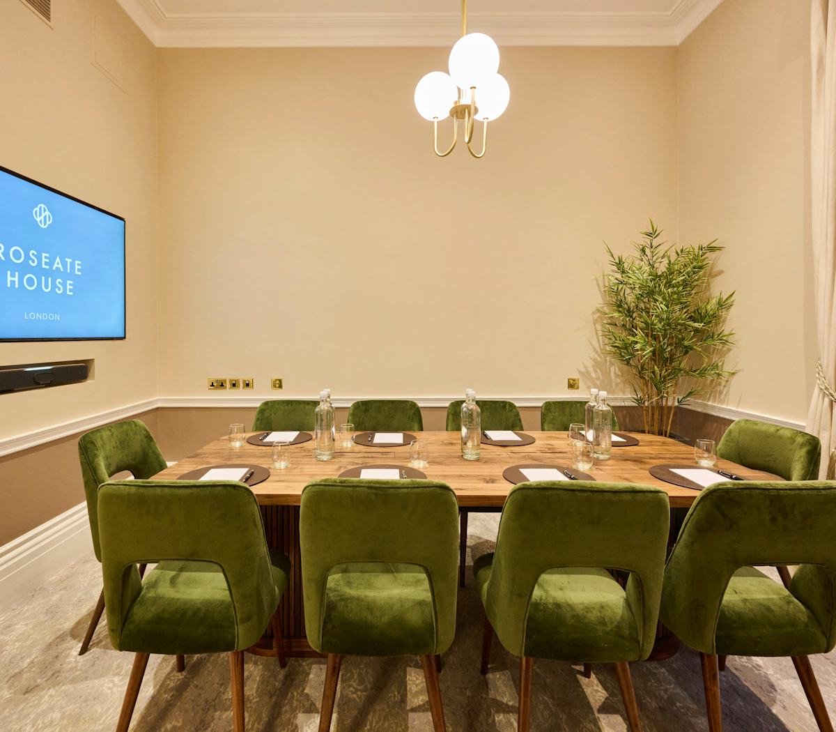 Club Privé | Business | Roseate House ...