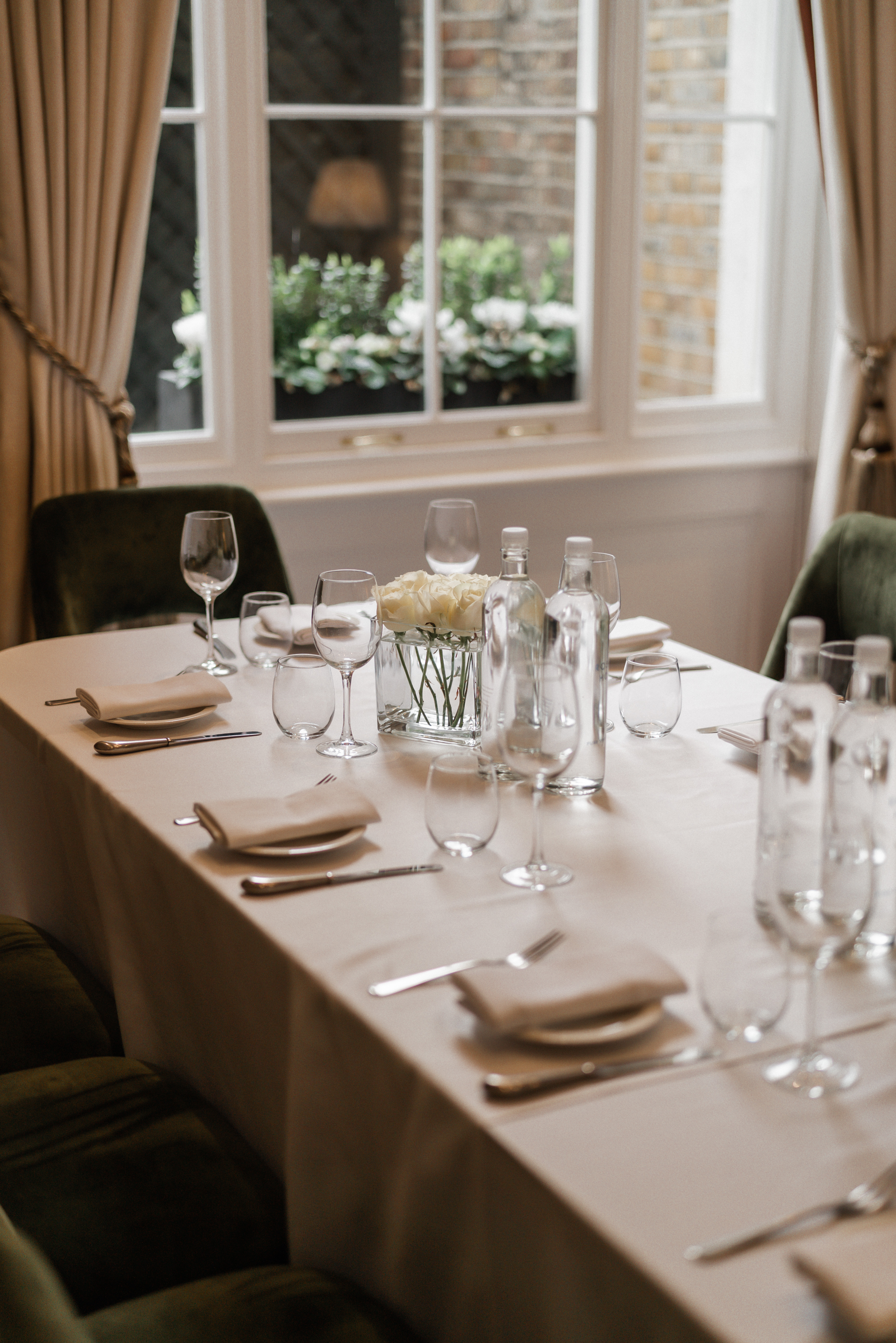 Elegant dining table setup at Club Privé, Roseate House London for corporate events.
