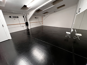 Versatile event space with polished black floor, ideal for workshops and gatherings.