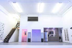 Modern event space with open layout, bright lighting for meetings and gatherings.