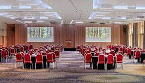 Main Meeting Room at Centre Parcs Woburn Forrest with round tables, ideal for conferences and banquets.