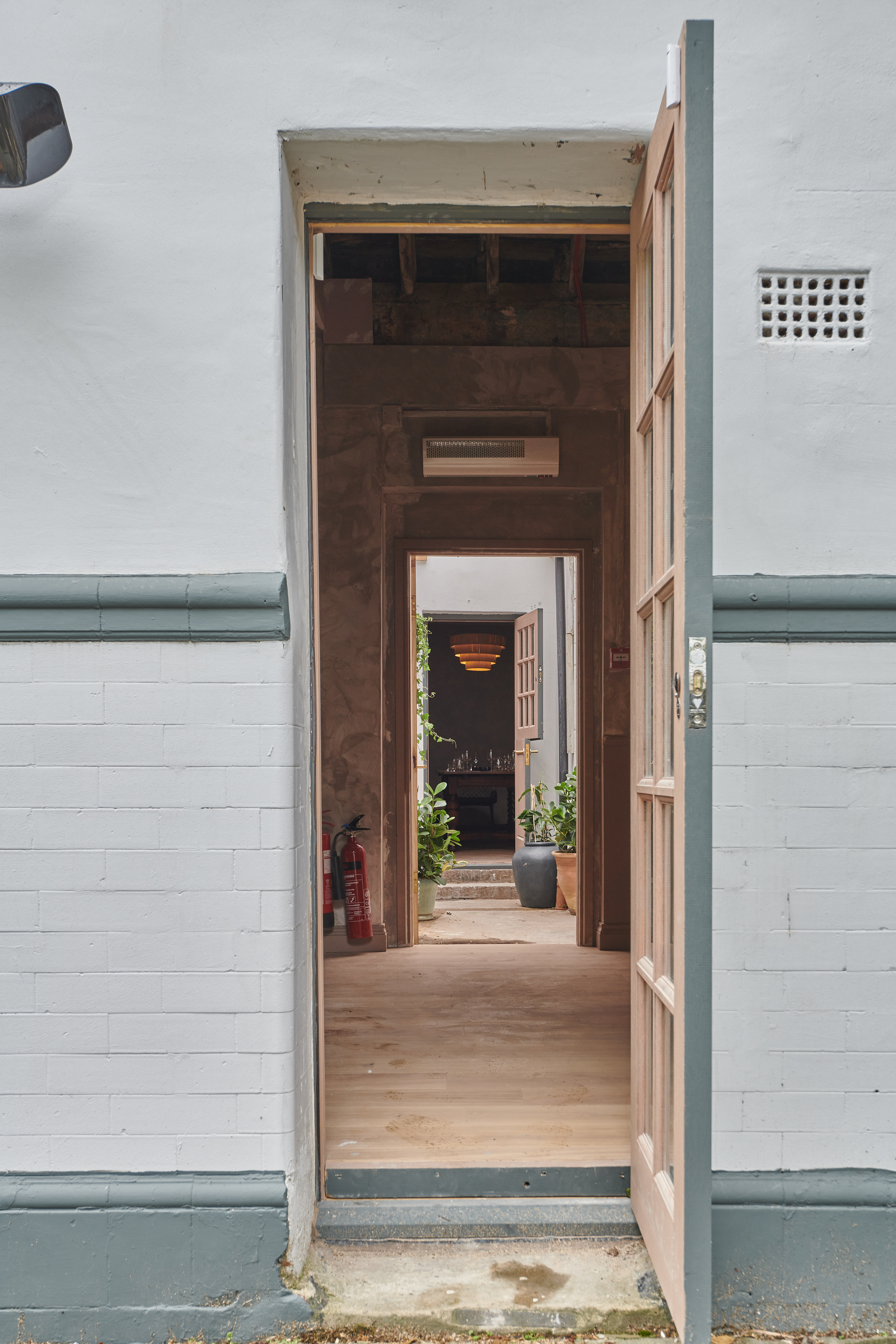 Private Snug entryway with natural light, ideal for meetings and networking events.