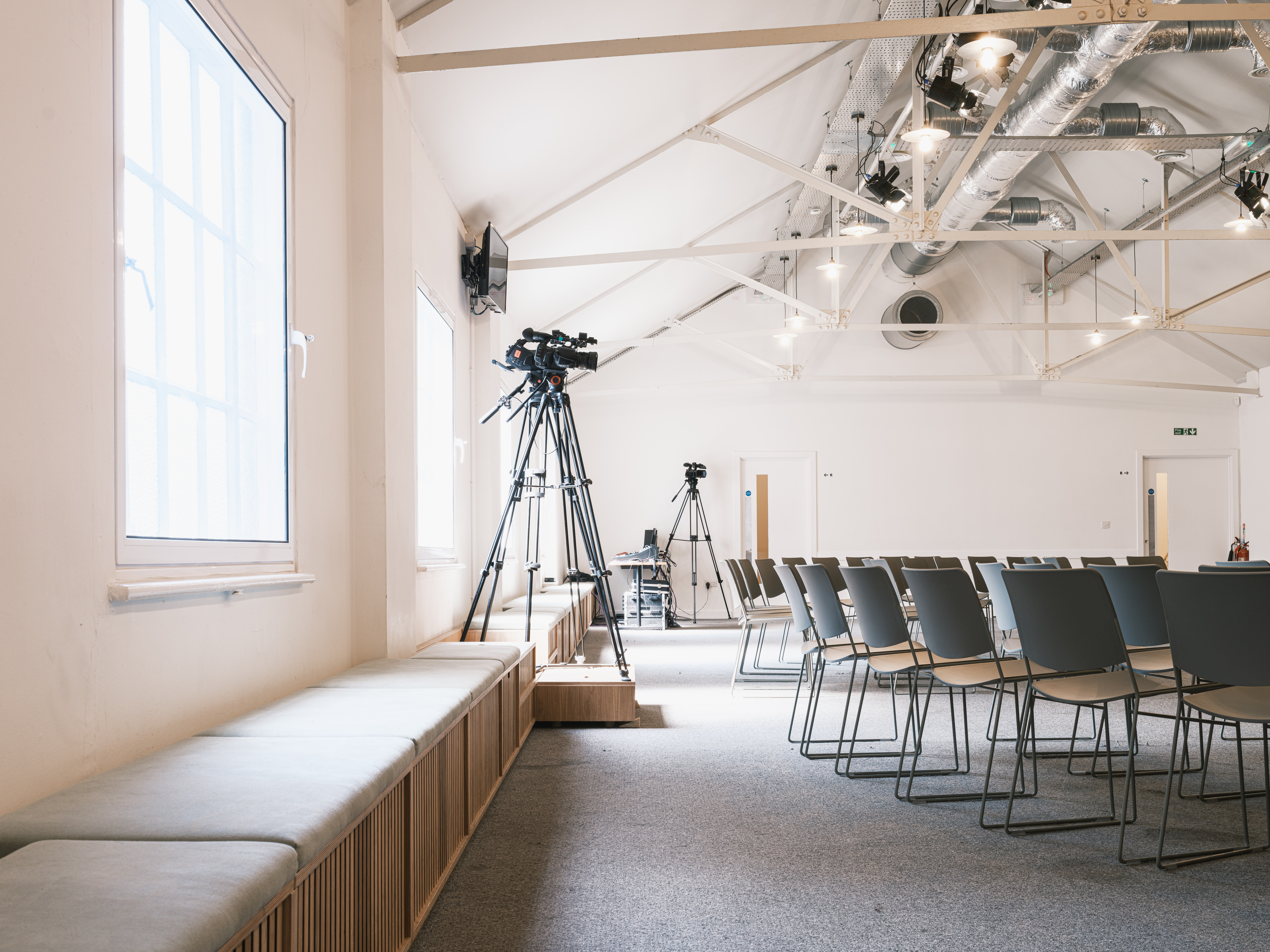 Whole Venue - bxsgxc55mhw.jpg