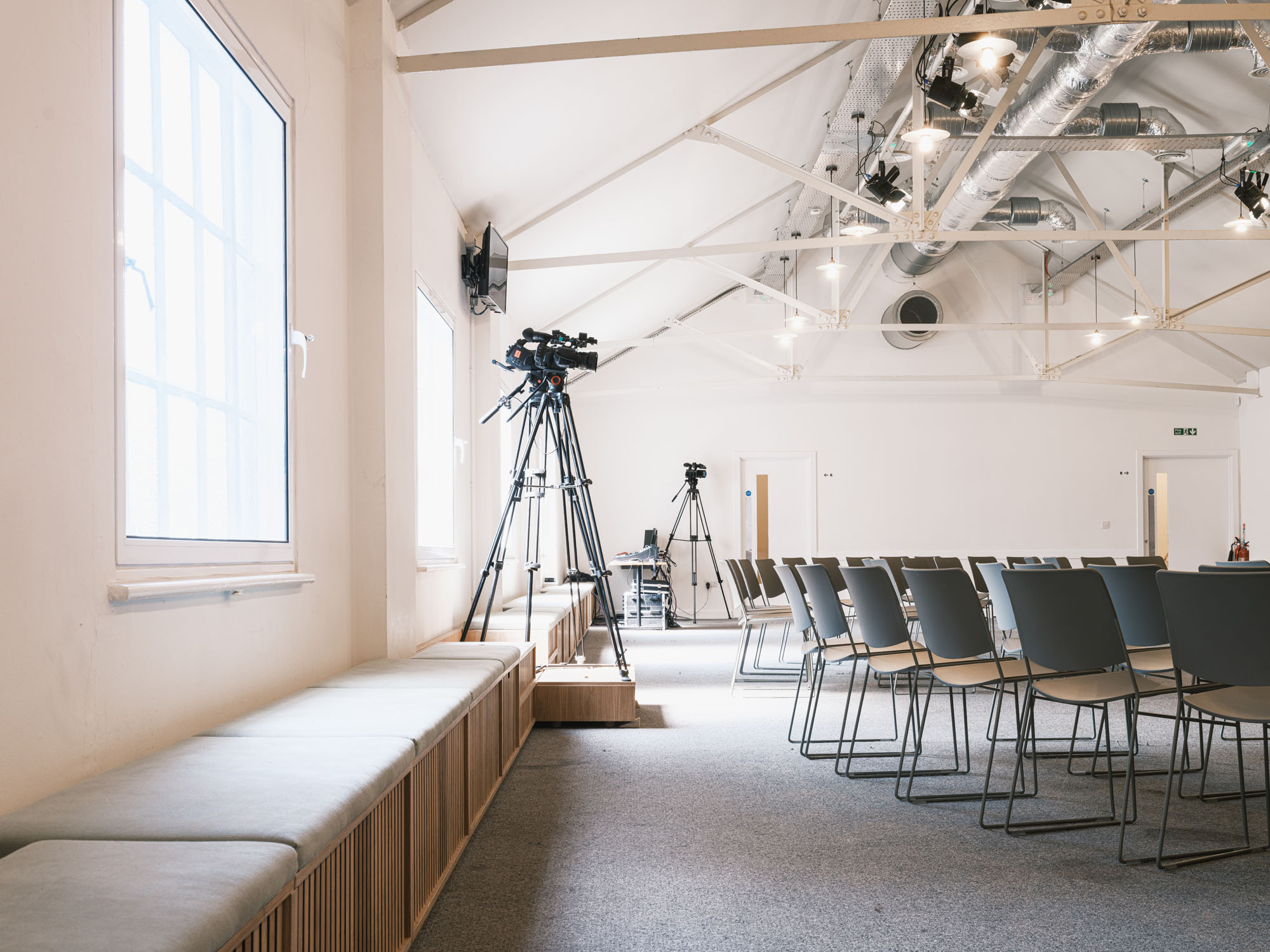 Whole Venue - 51easxqjvbw.jpg