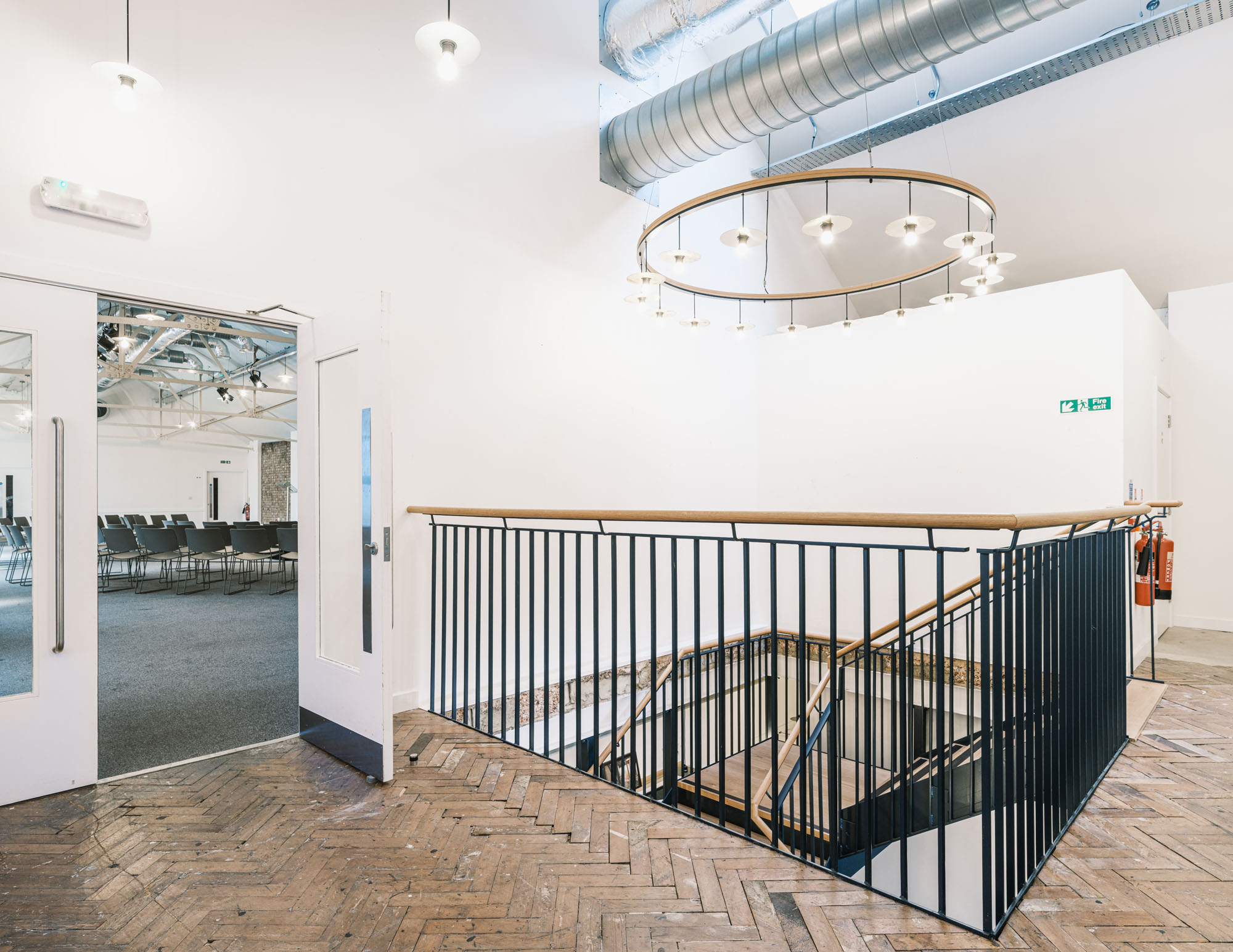 Whole Venue - owpzrfv0g2b.jpg