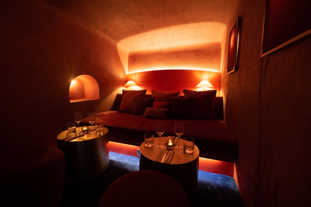 Cozy lounge at KAVE London, ideal for private events and small meetings.
