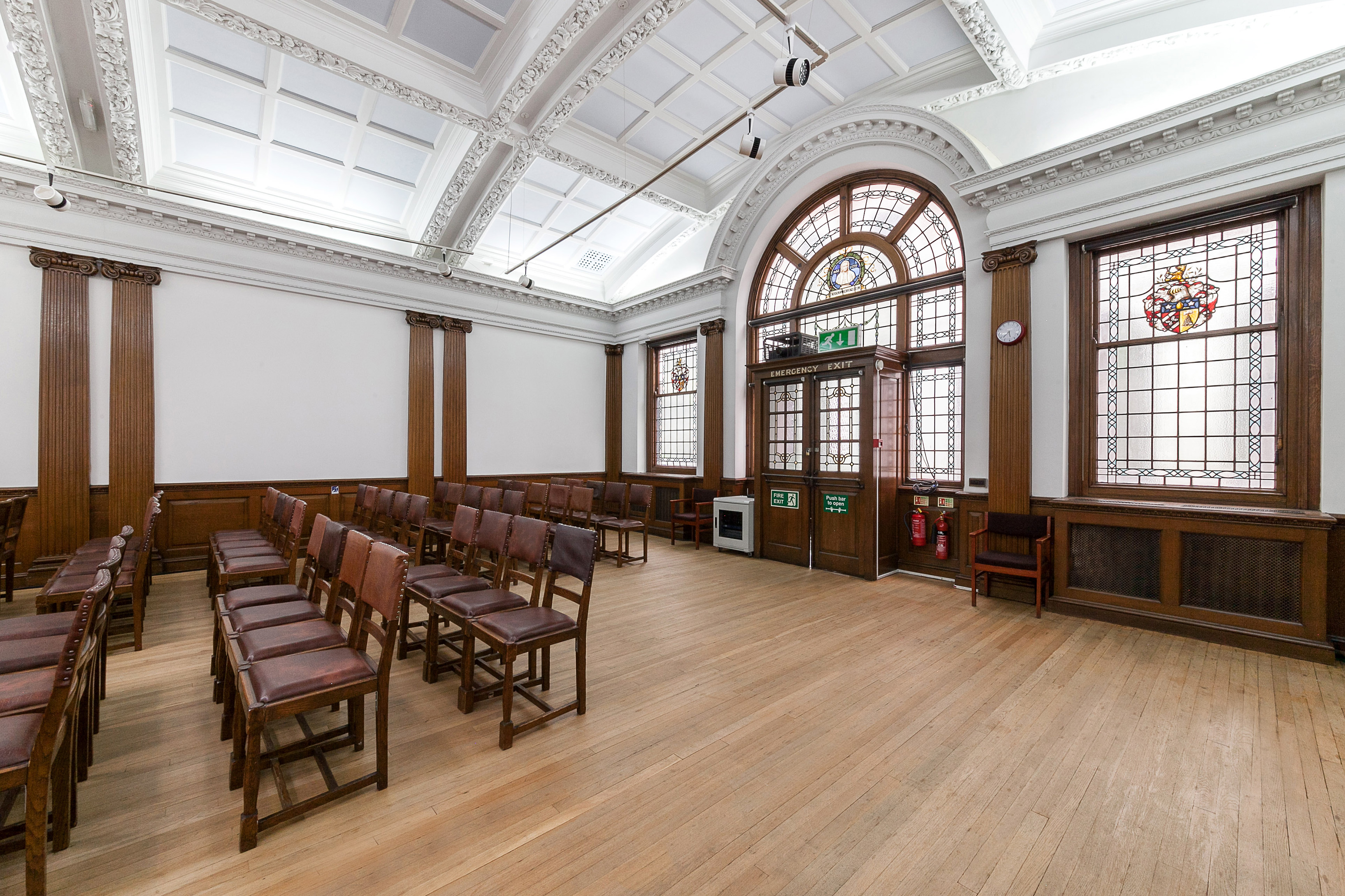 Swedenborg Hall: elegant meeting space with stained glass, perfect for events and presentations.