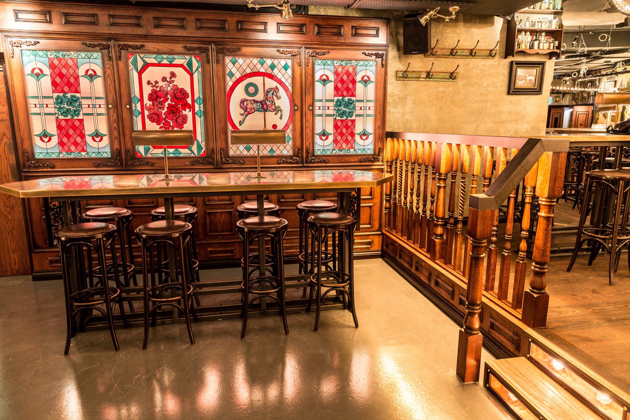 Charming rustic bar at Flight Club Bloomsbury, ideal for gatherings and networking events.