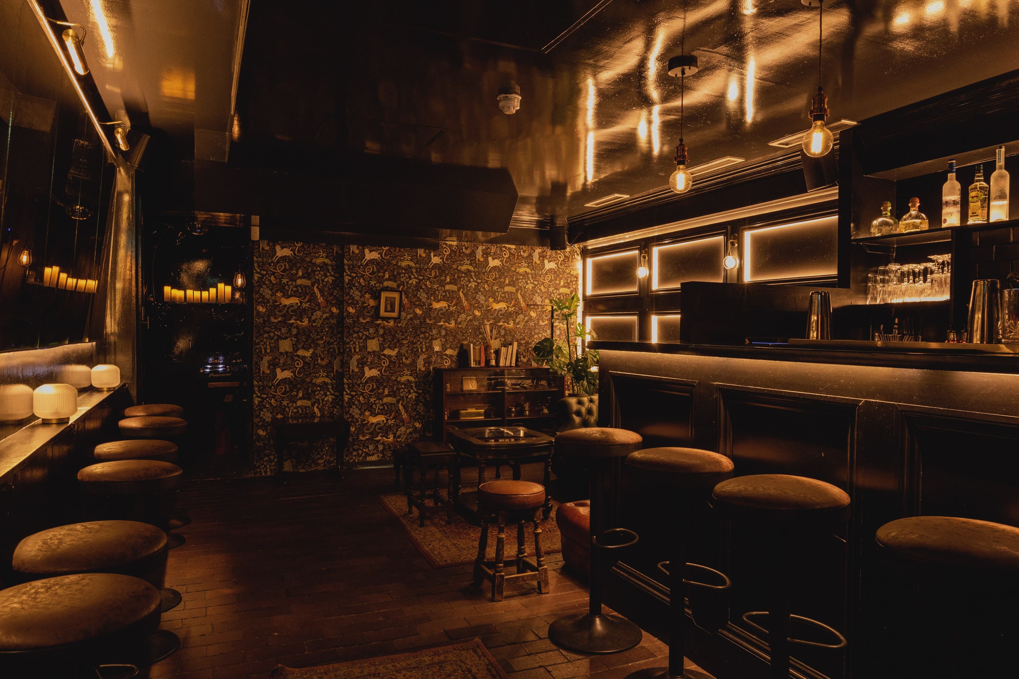Stylish bar in Beasy Soho, perfect for networking events and cocktail receptions.