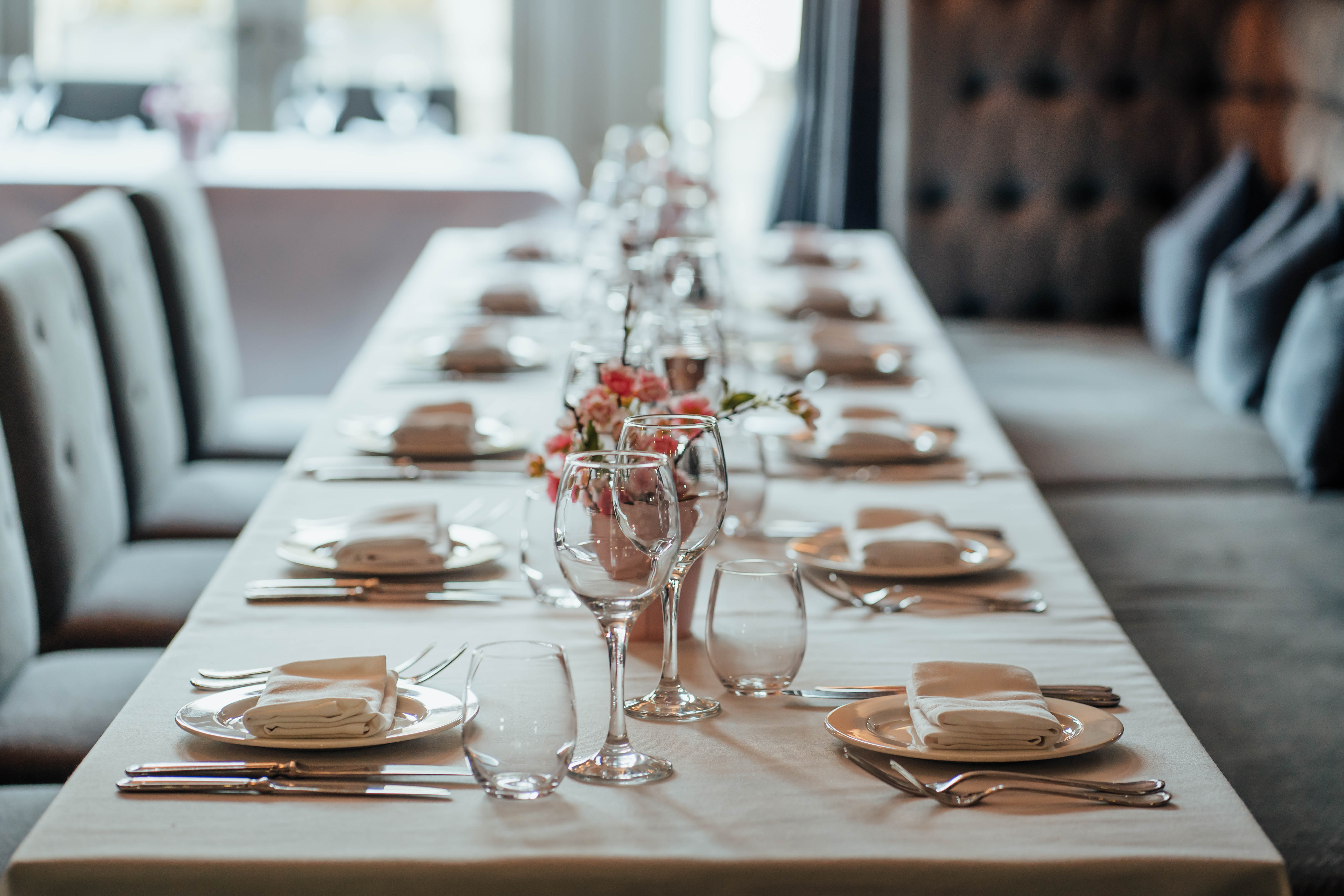 Elegant dining table at Club Prive, The Roseate Edinburgh for corporate events and gatherings.
