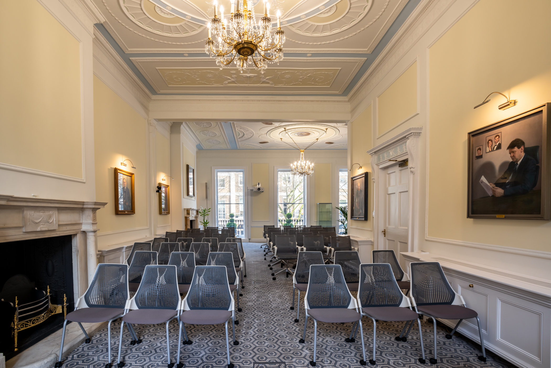 Elegant Intavent Suite meeting room with natural light, perfect for events and presentations.