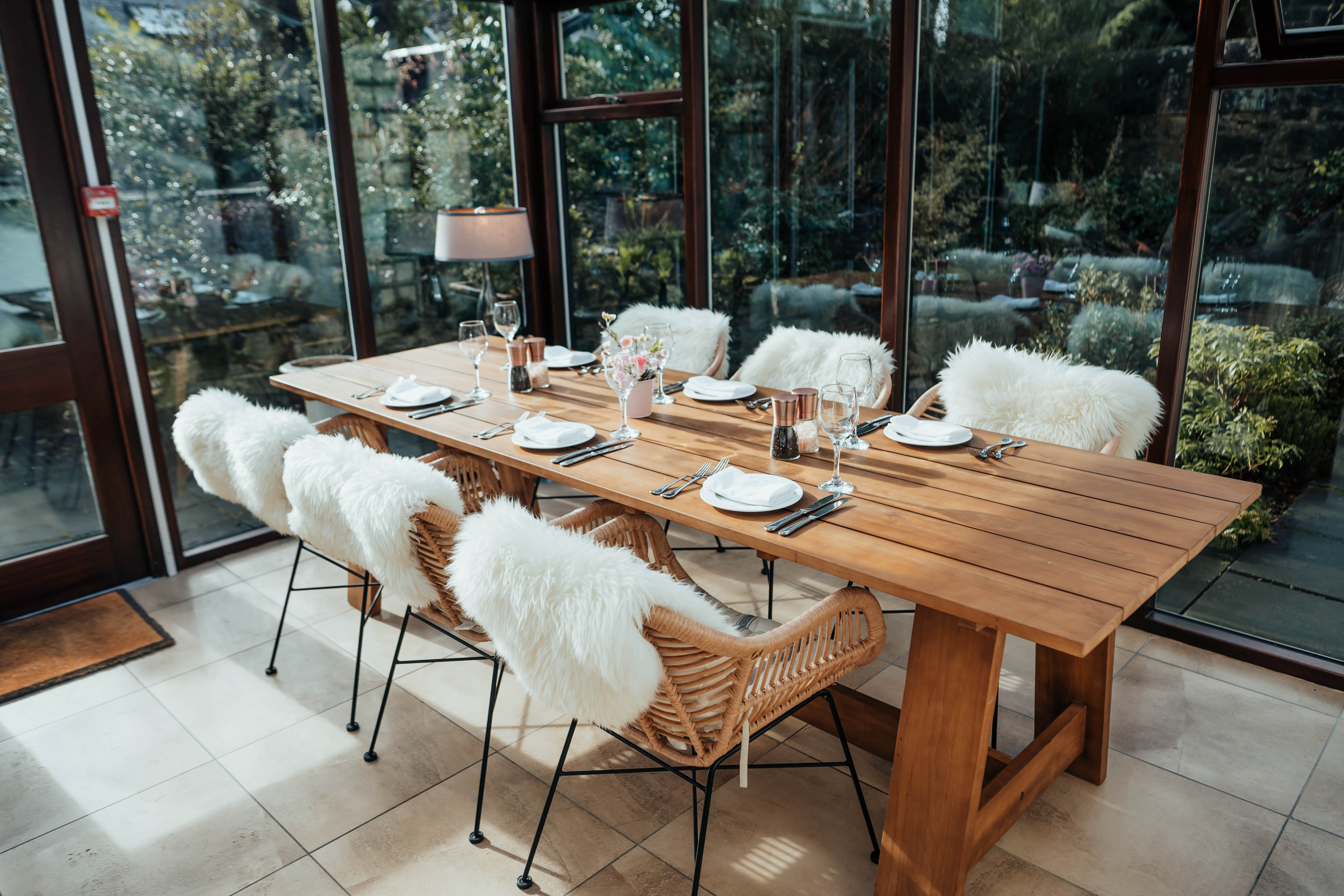 Elegant dining table in Club Prive Conservatory, ideal for corporate retreats and gatherings.