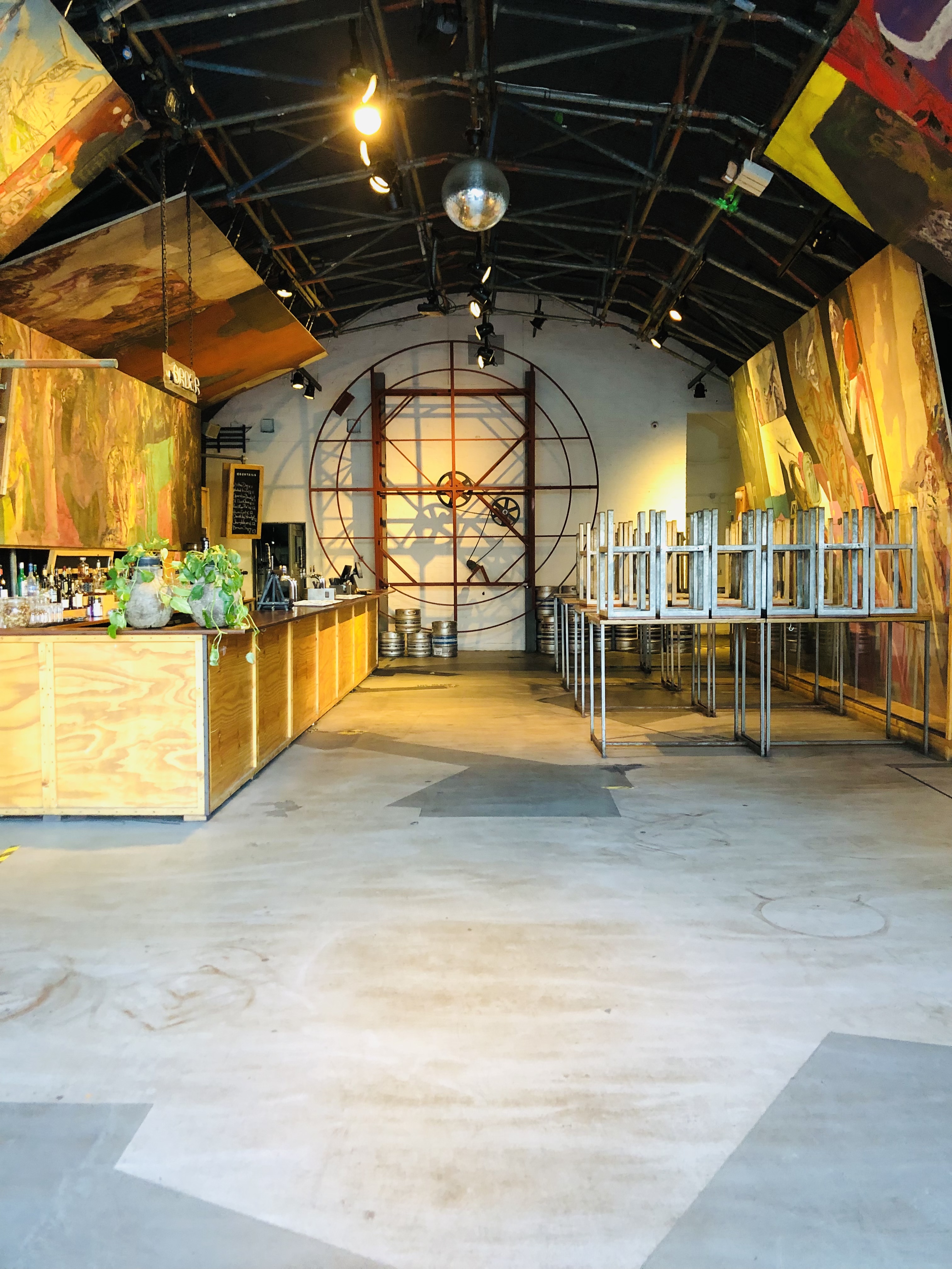 Versatile event space Arch 1 in Topolski with stylish bar, ideal for gatherings and meetings.