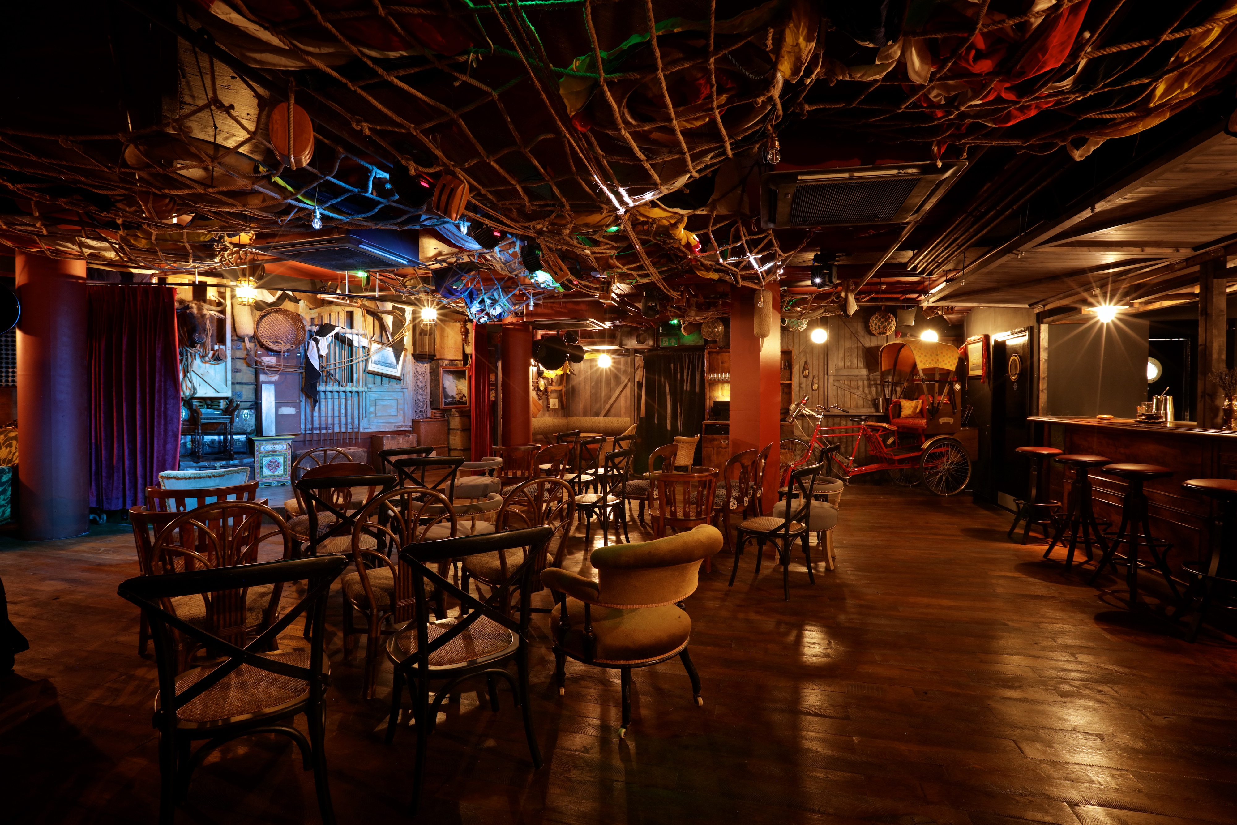 The Luggage Room - jhta5wktlmu.jpg