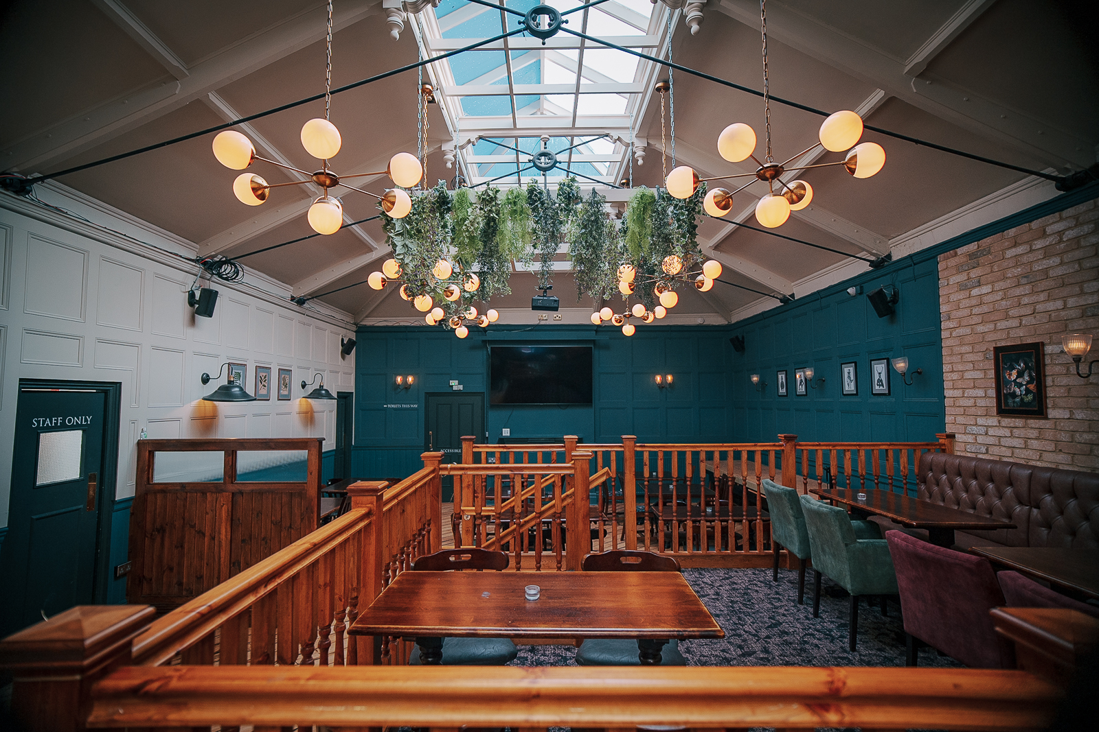 Three Compasses Pub - o10basvve4k.jpg