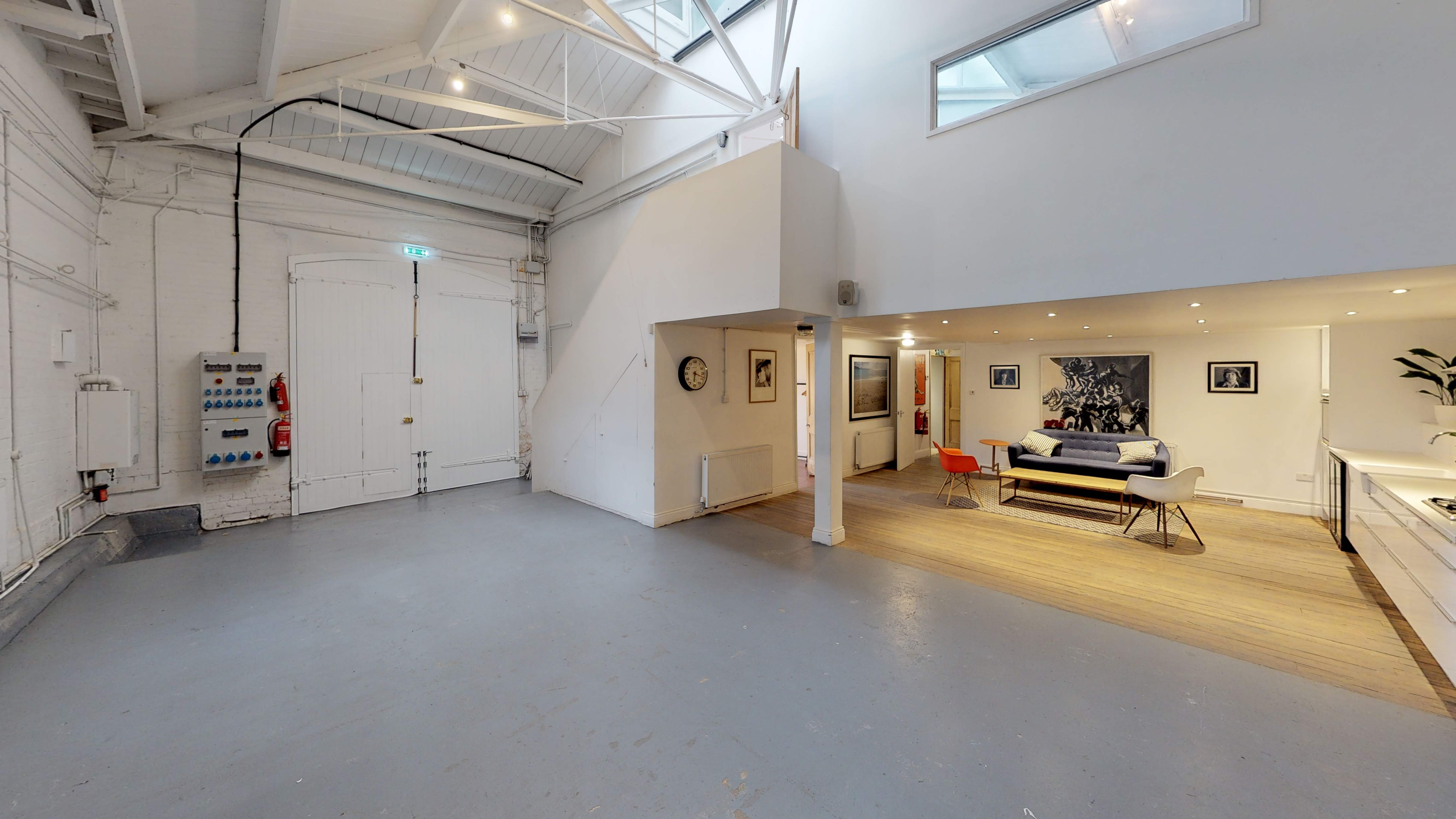 The Stalls (Studio 2) - 3xvrzyeuevq.jpg