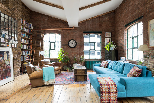 Cozy Shoreditch warehouse loft with warm brick walls for creative meetings and team-building.