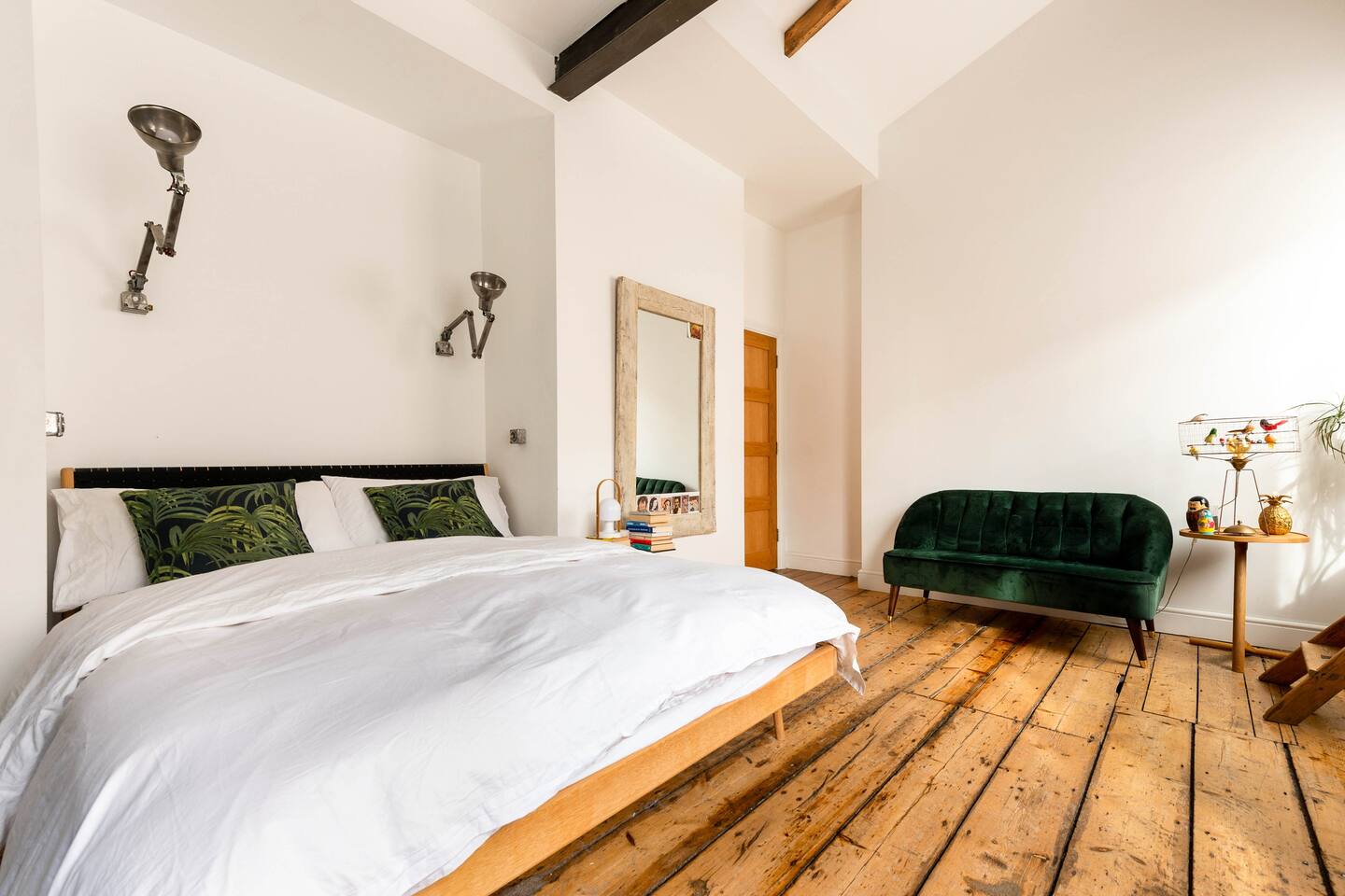 Modern bedroom in Shoreditch Warehouse Loft for retreats and workshops.