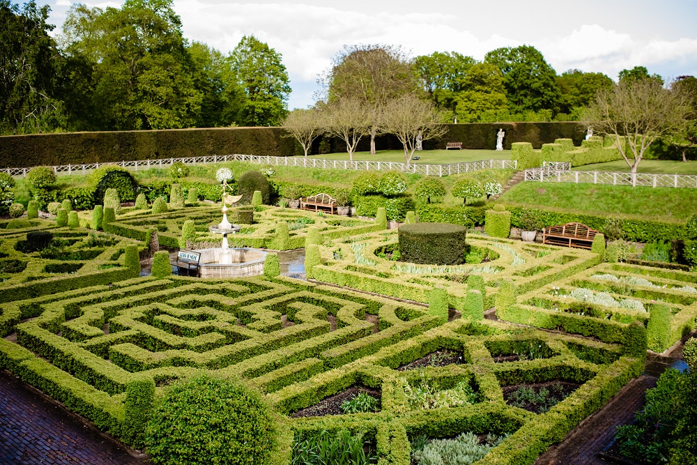 Old Palace garden maze at Hatfield House, perfect for weddings and outdoor events.