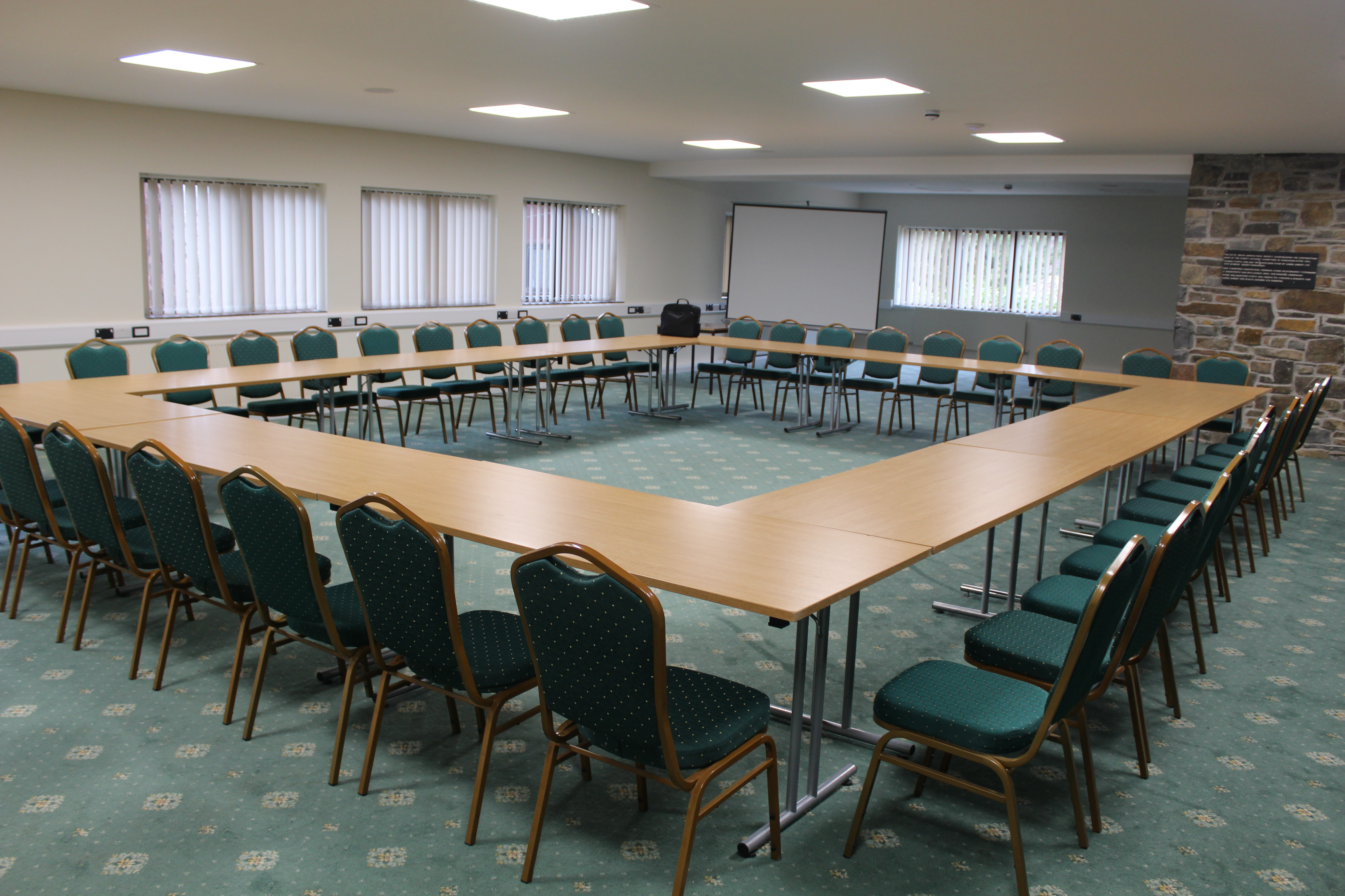 International Pavilion meeting room, U-shape setup, ideal for conferences and presentations.