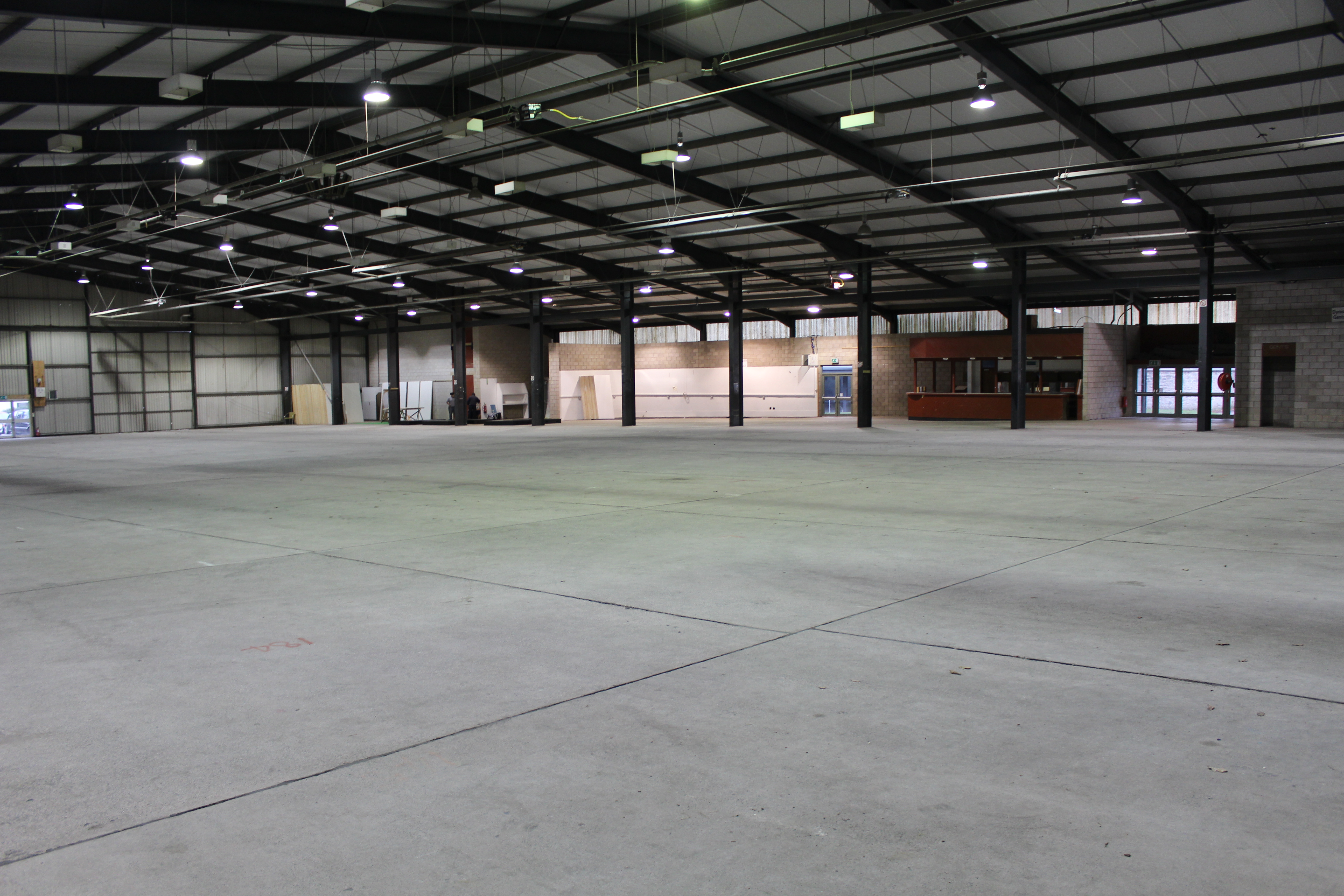 South Glamorgan Hall: spacious venue with high ceilings for events and trade shows.