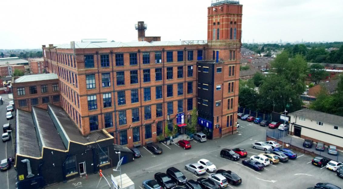 R360 Podcast Studio: industrial venue with brick architecture for events and meetings.