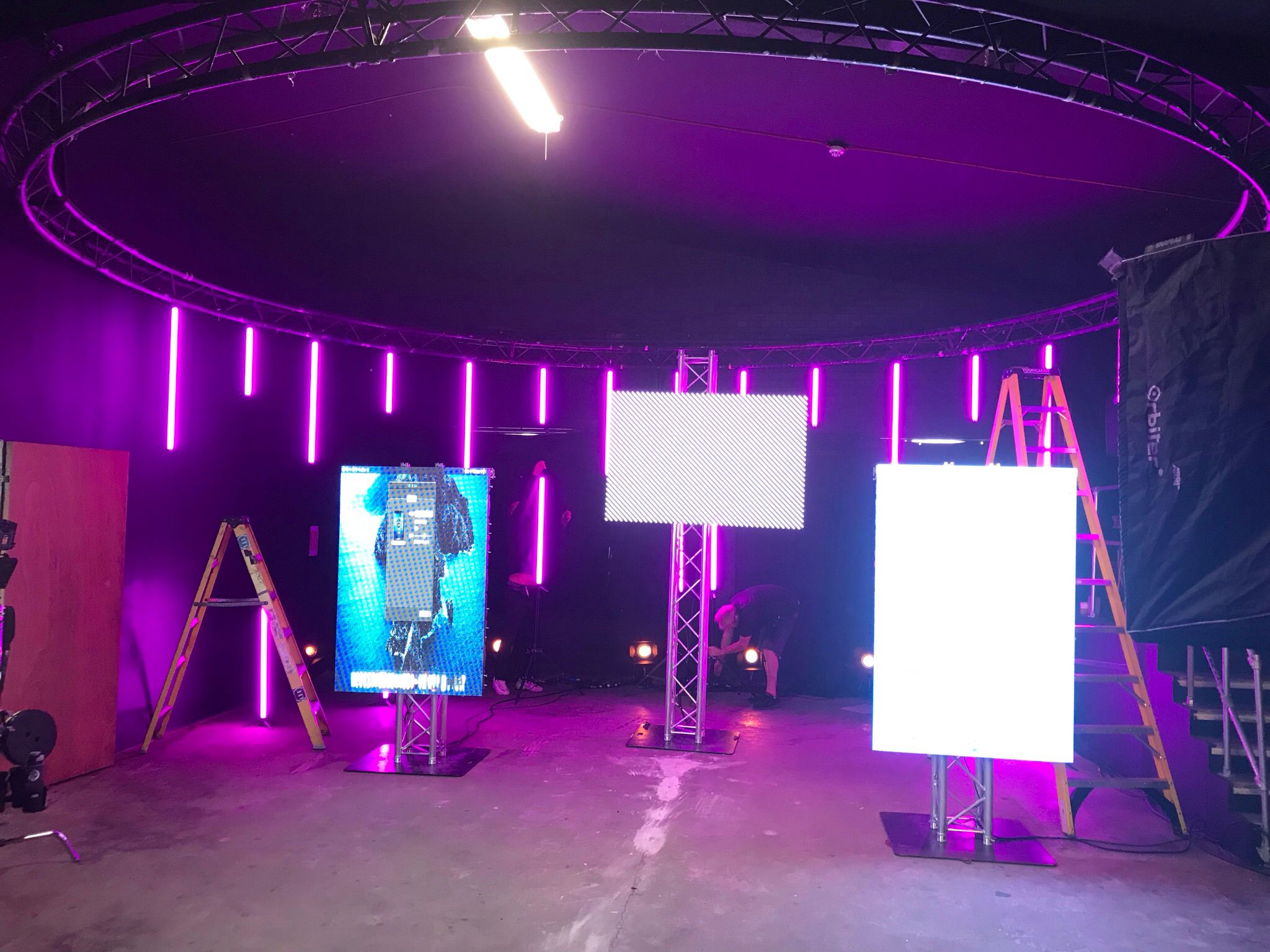 Black Box Studio. - b2dtvor4zdb.JPEG