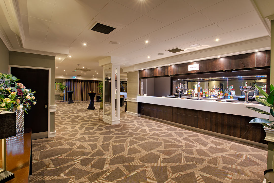Ealing Suite at DoubleTree London: elegant event space for networking and receptions.