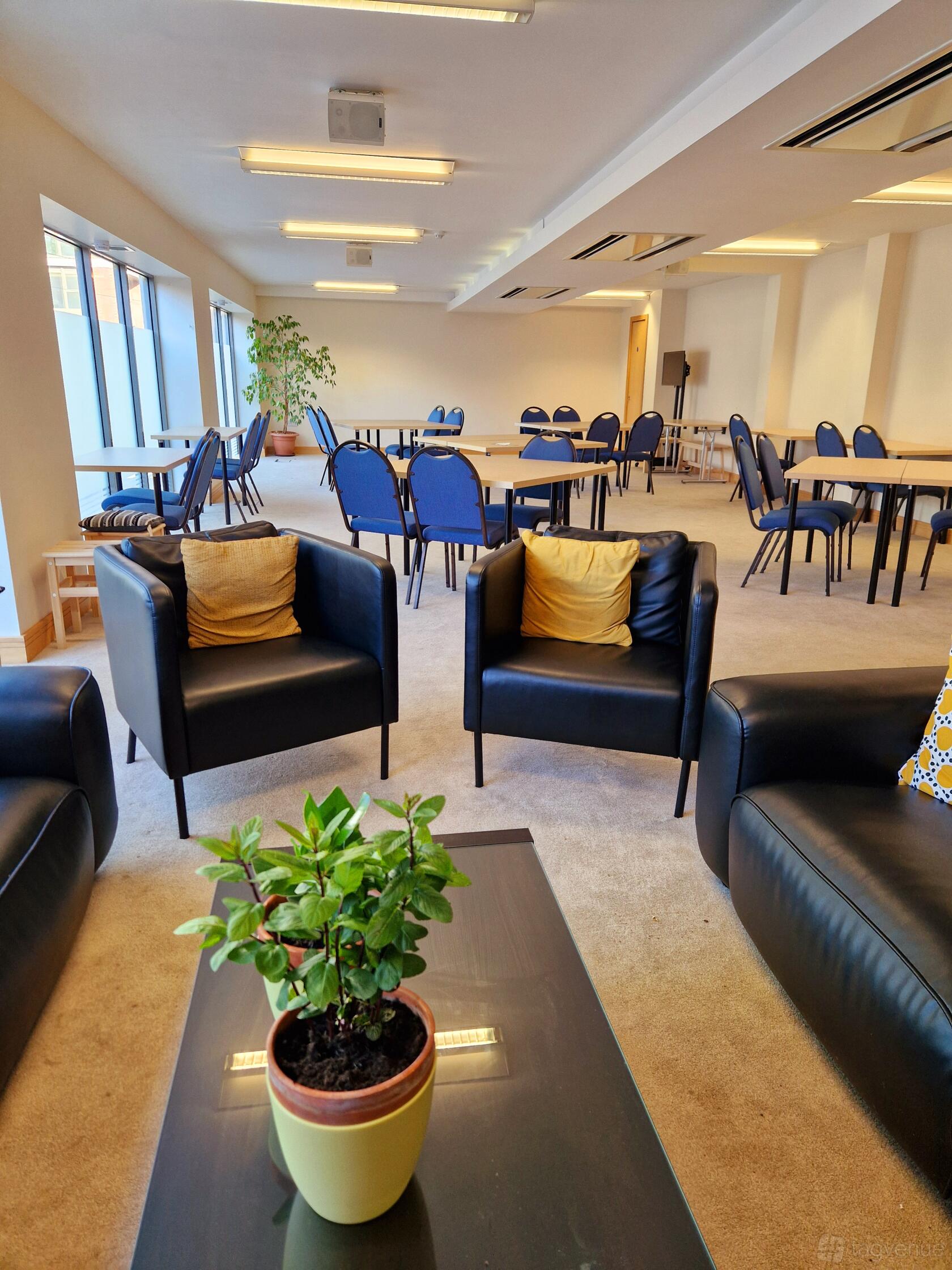 Upper Floor Suite - 3daa444a-4c4a-4b25-a496-5610a65feb85.jpg