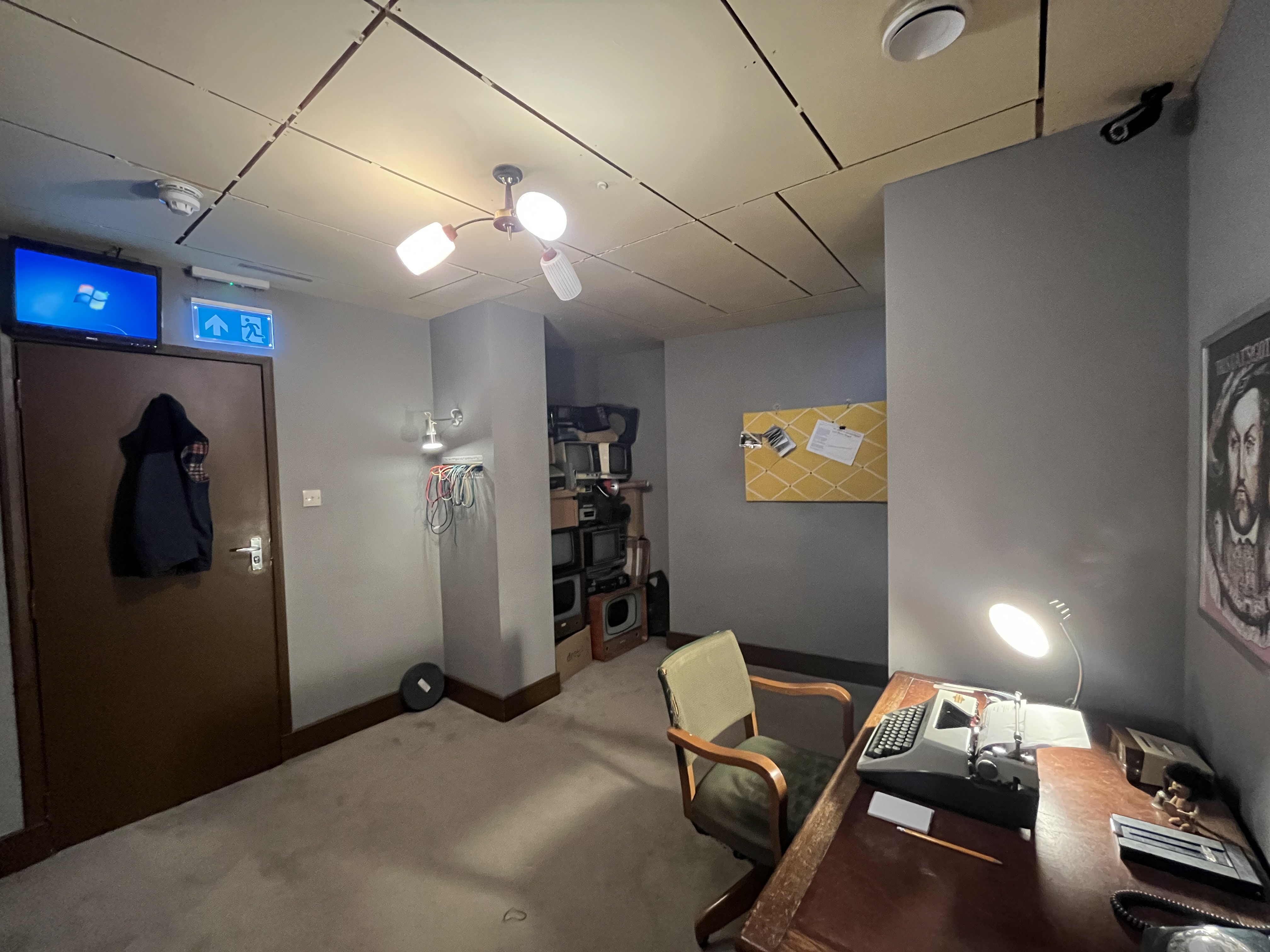 Spooky Escape Room for shoots and events - hnd12eb0dr0.jpeg