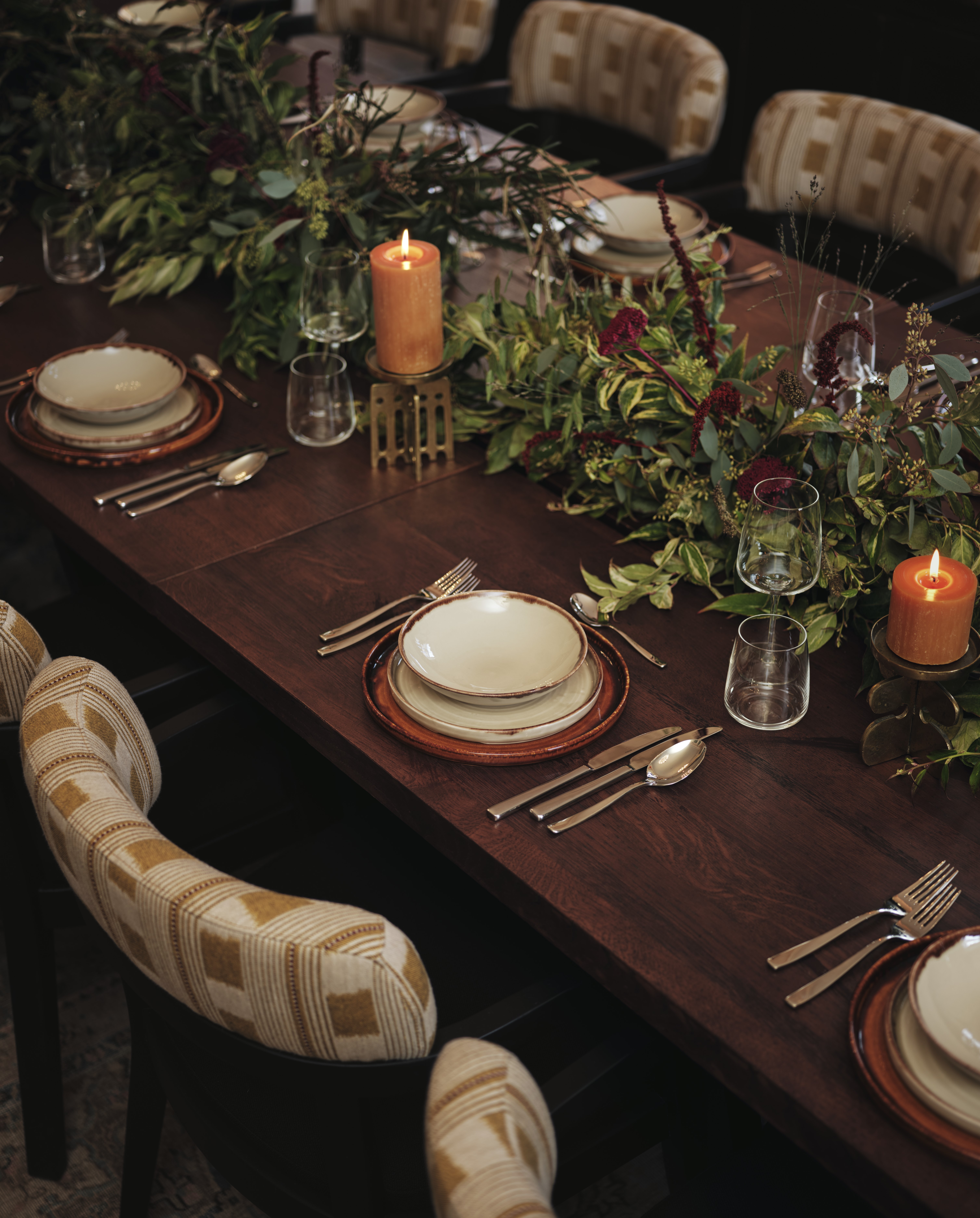 Elegant dining table in Knotel Workclub for formal dinners and celebrations.