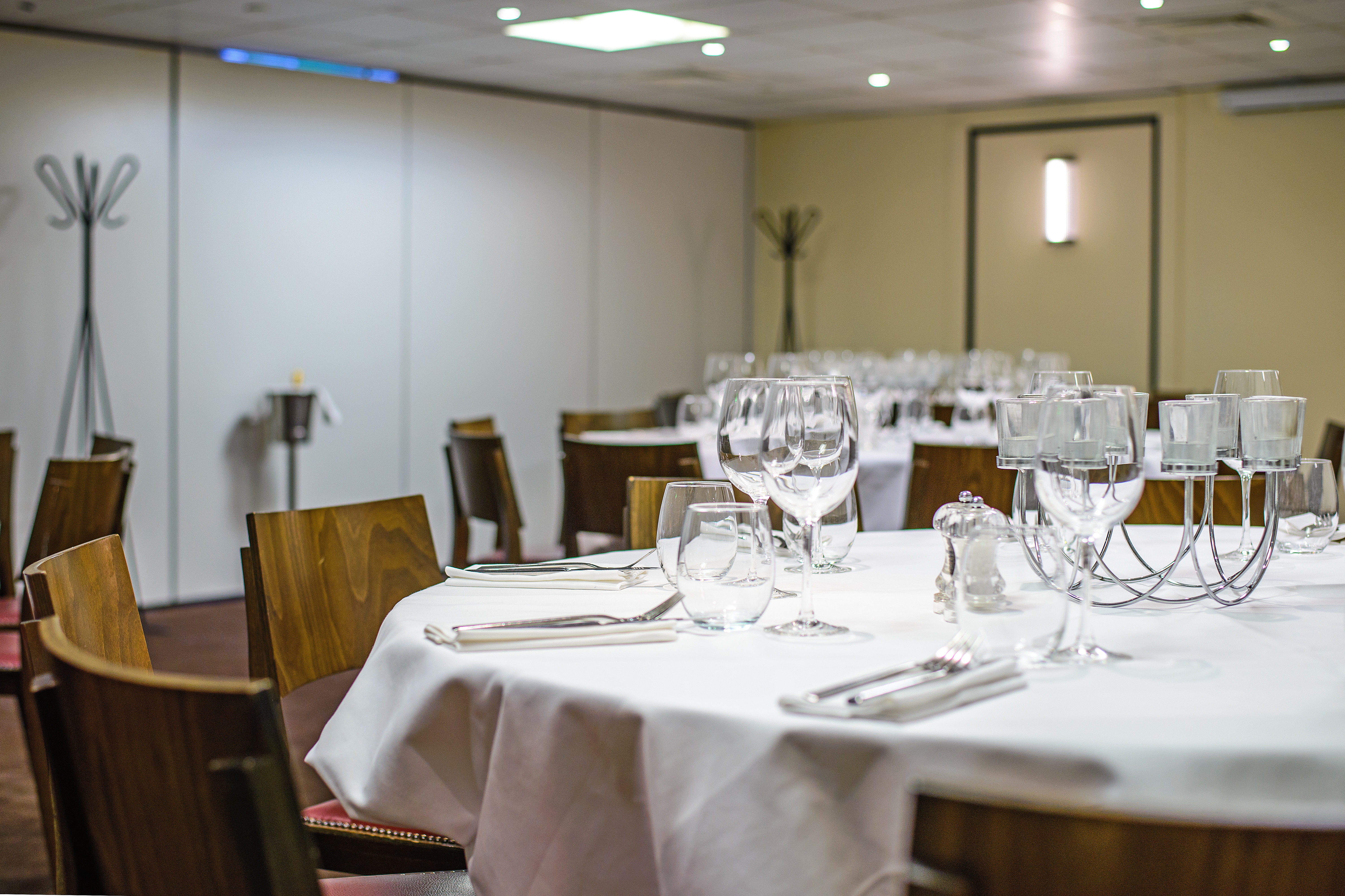 Elegant dining area in Provence room, perfect for corporate dinners and events.