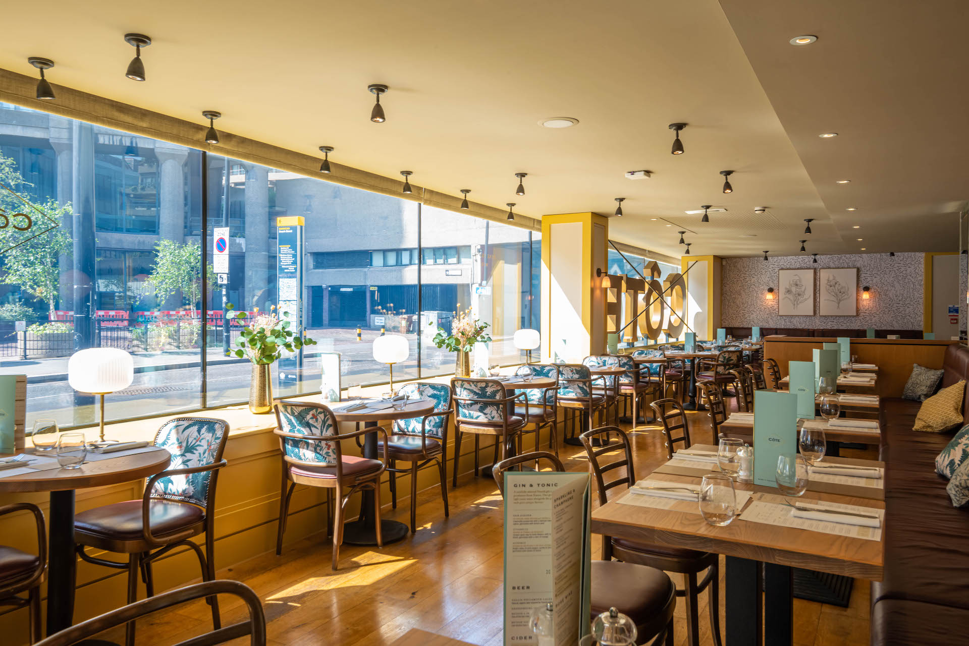 Bright restaurant venue with large windows for corporate meetings and networking events.