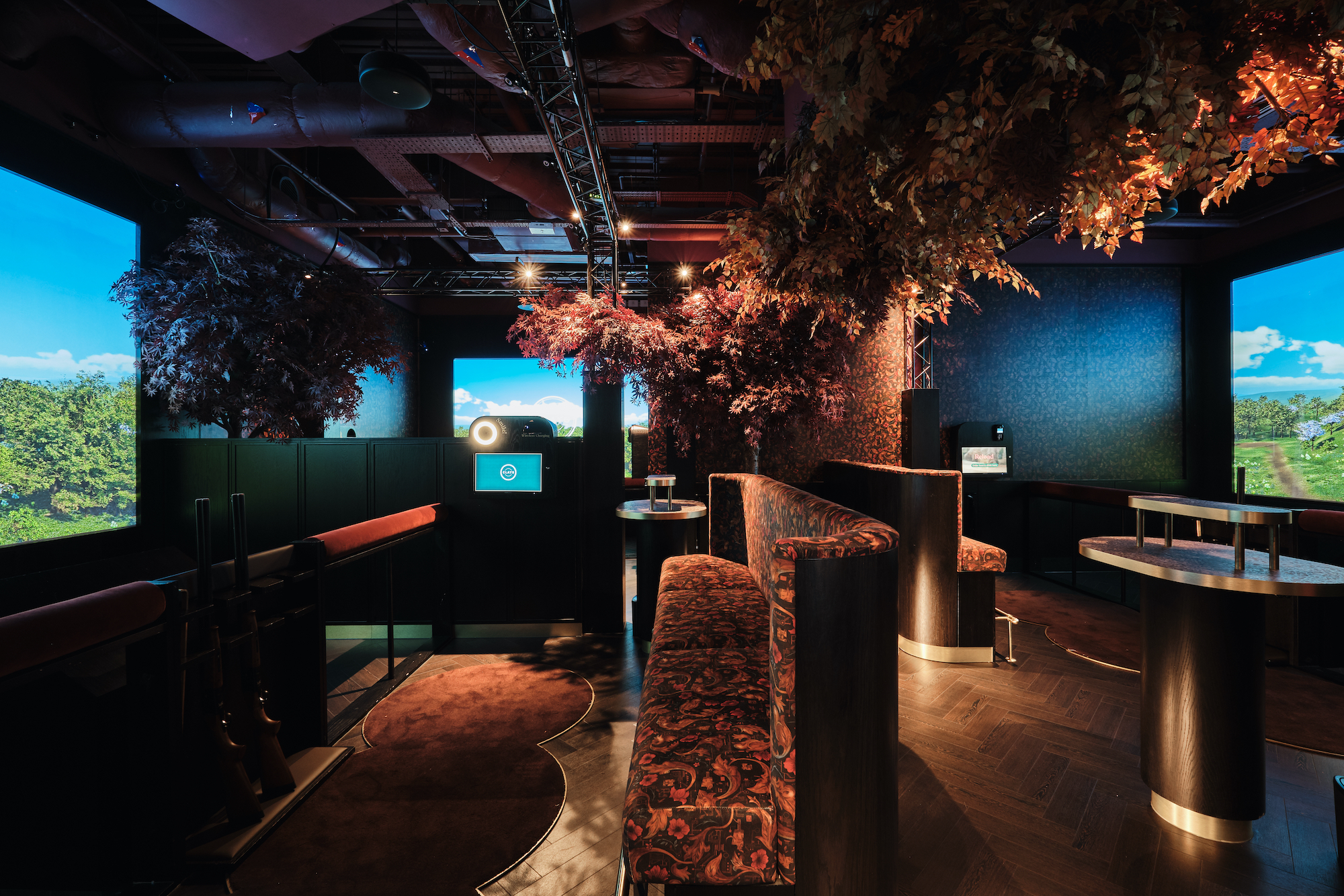 Modern event space with floral decor, ideal for creative meetings and networking.